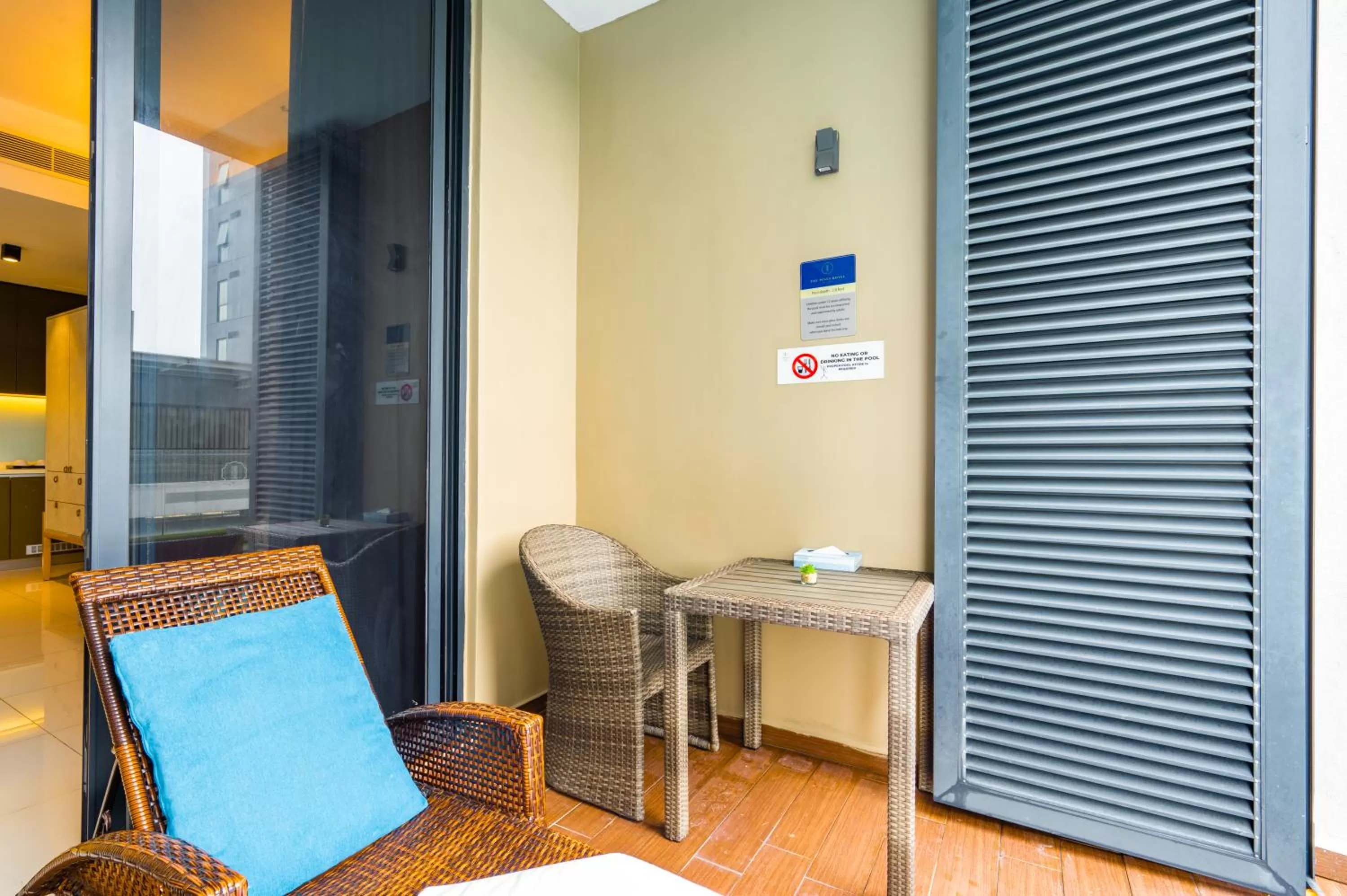 Seating area in Greystone 99 Suites
