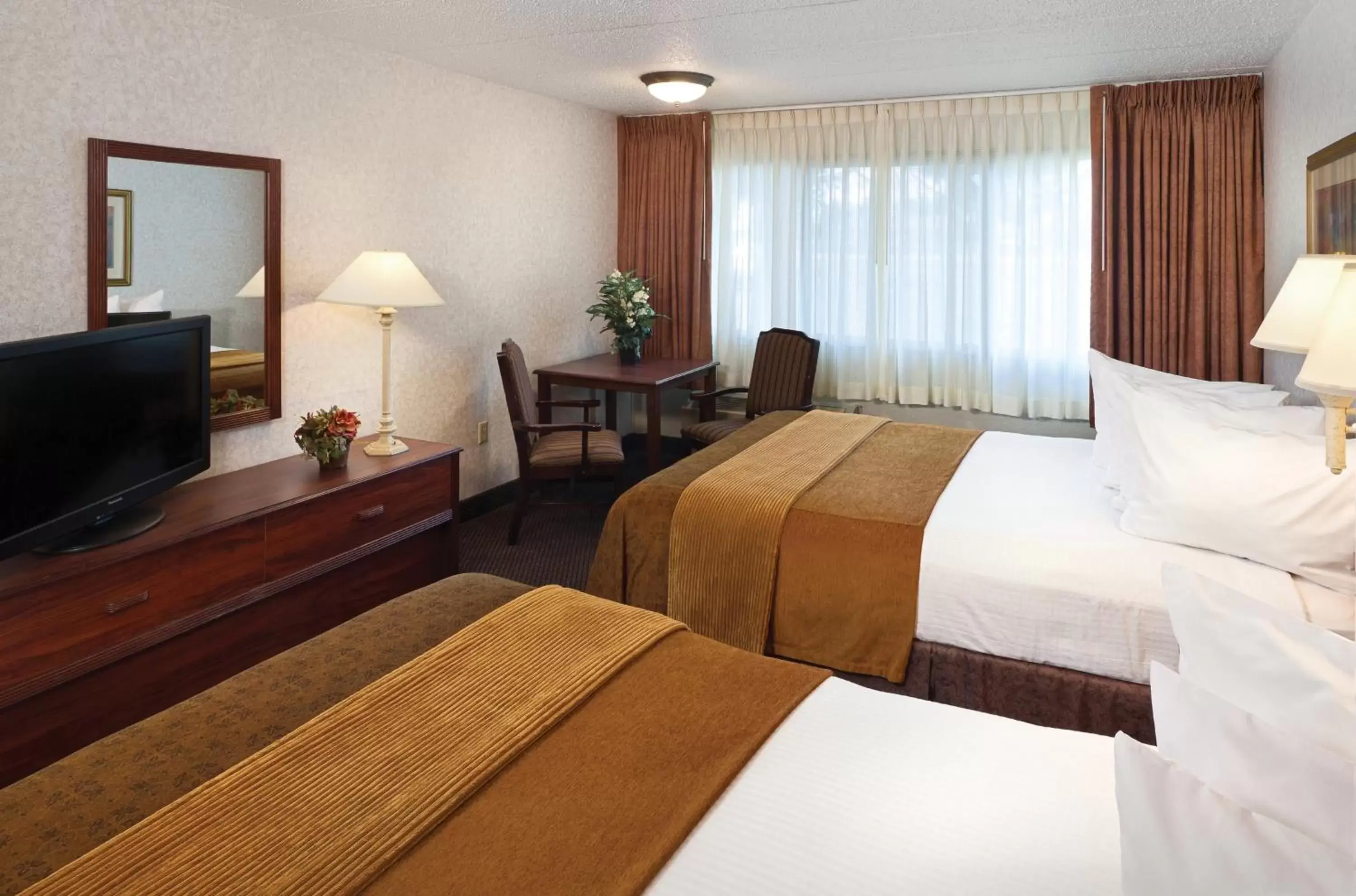 Bed in Ramkota Hotel Watertown