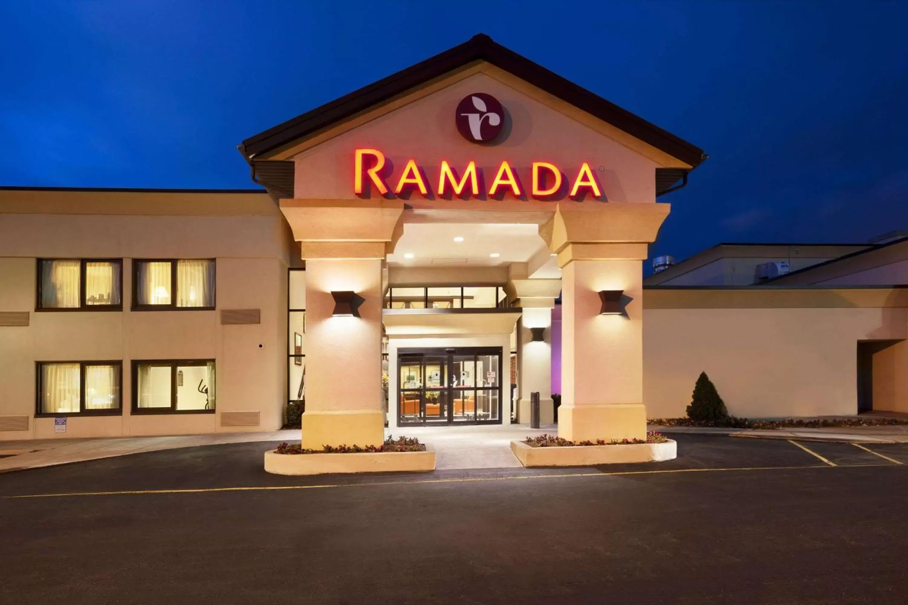 Property building in Ramada by Wyndham Newark/Wilmington Property building in Ramada by Wyndham Newark/Wilmington