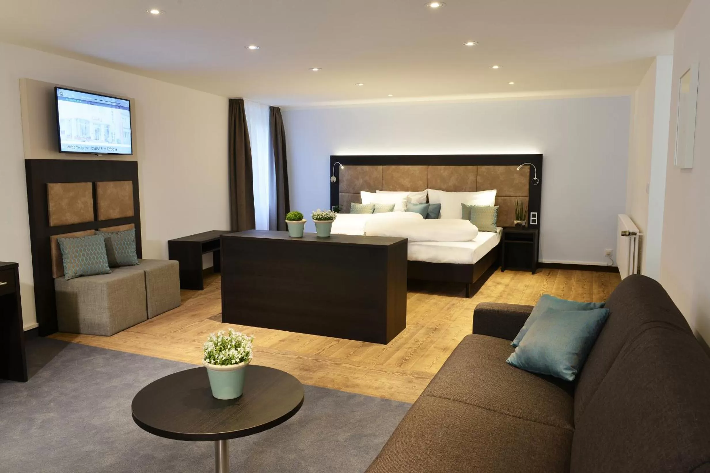 Photo of the whole room, Bed in UHU Gästehaus Superior