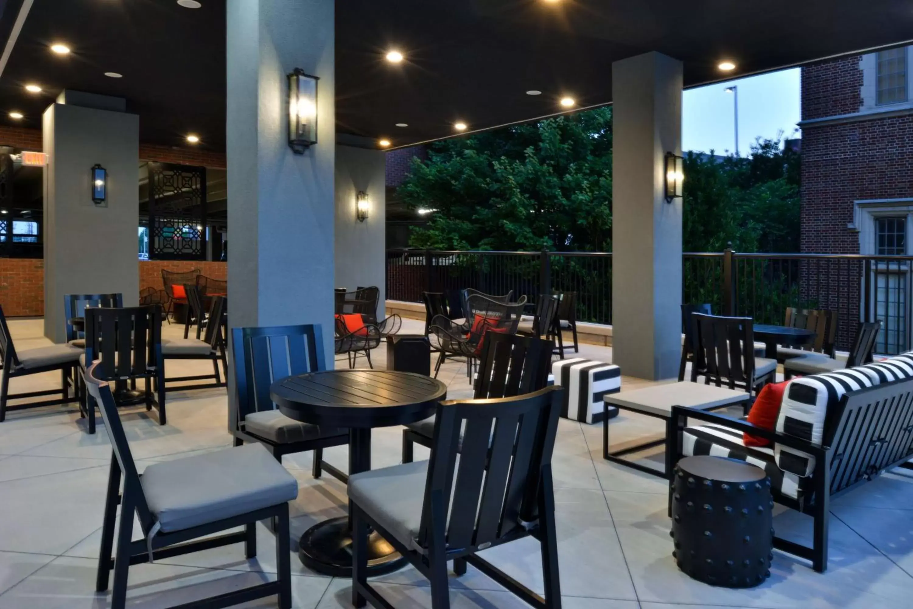 Patio, Restaurant/Places to Eat in Hampton Inn & Suites Greensboro Downtown, Nc