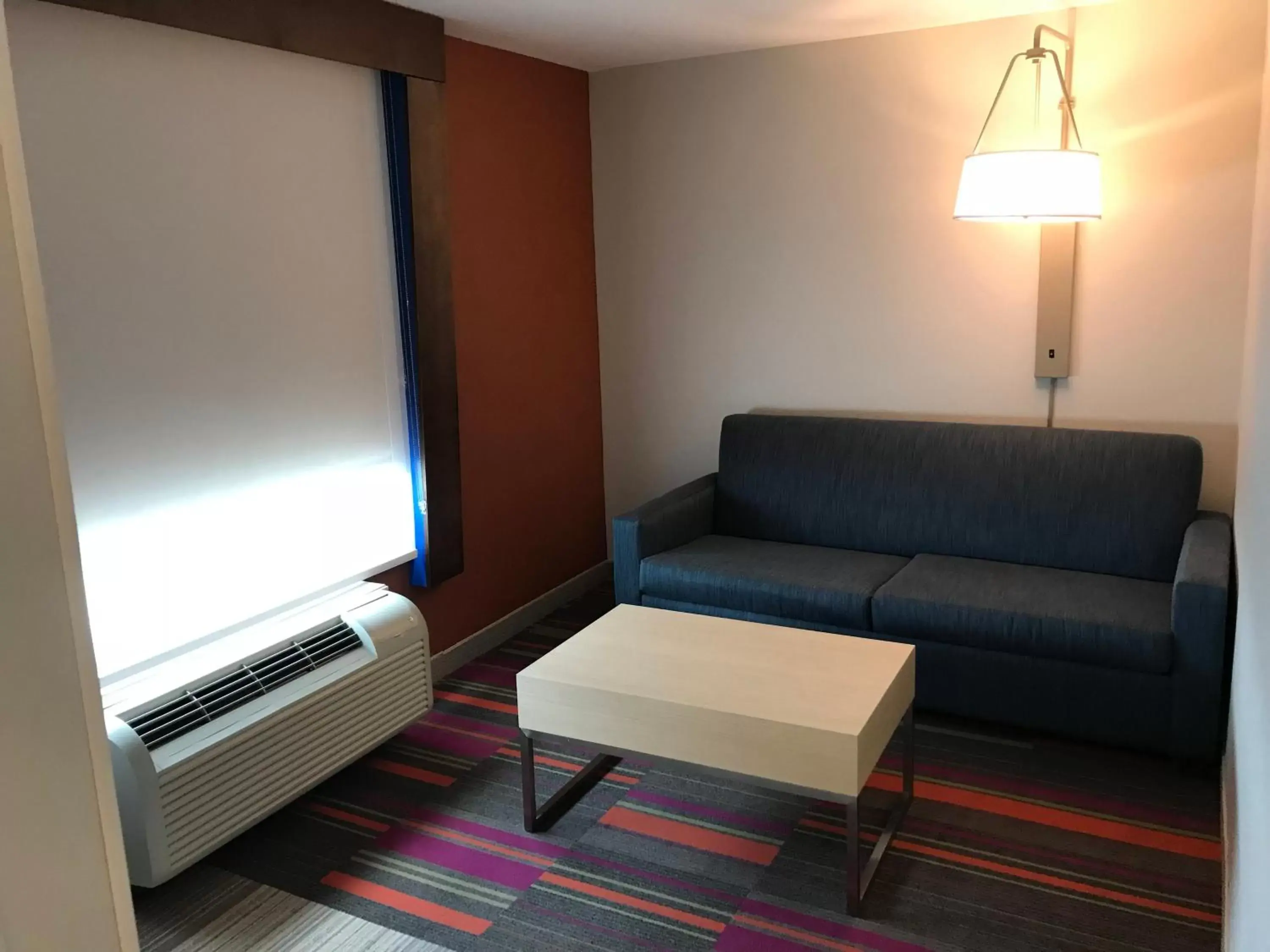 Photo of the whole room, Seating Area in Holiday Inn Express Orlando - South Davenport, an IHG Hotel