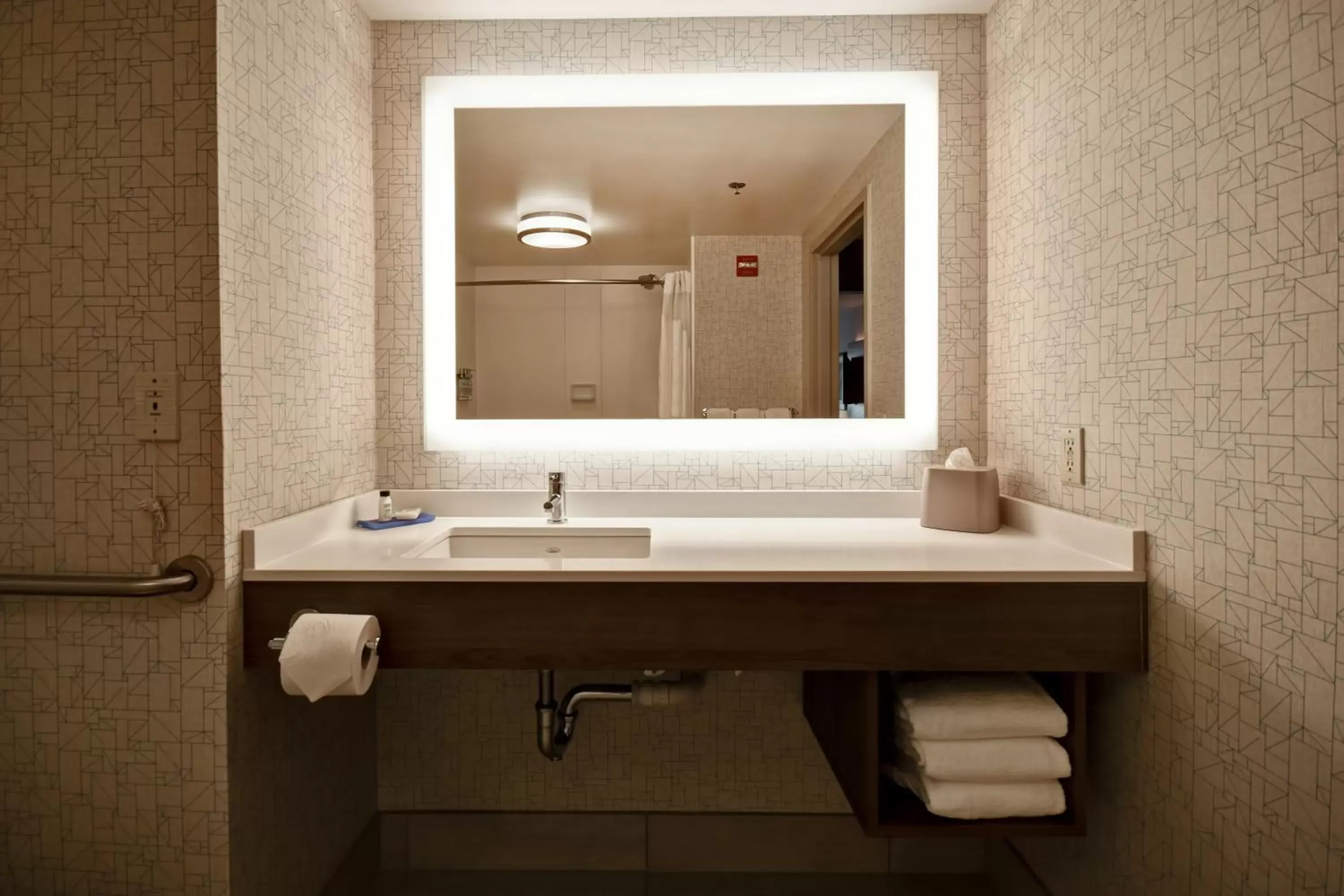 Bathroom in Holiday Inn Express Newport North - Middletown, an IHG Hotel