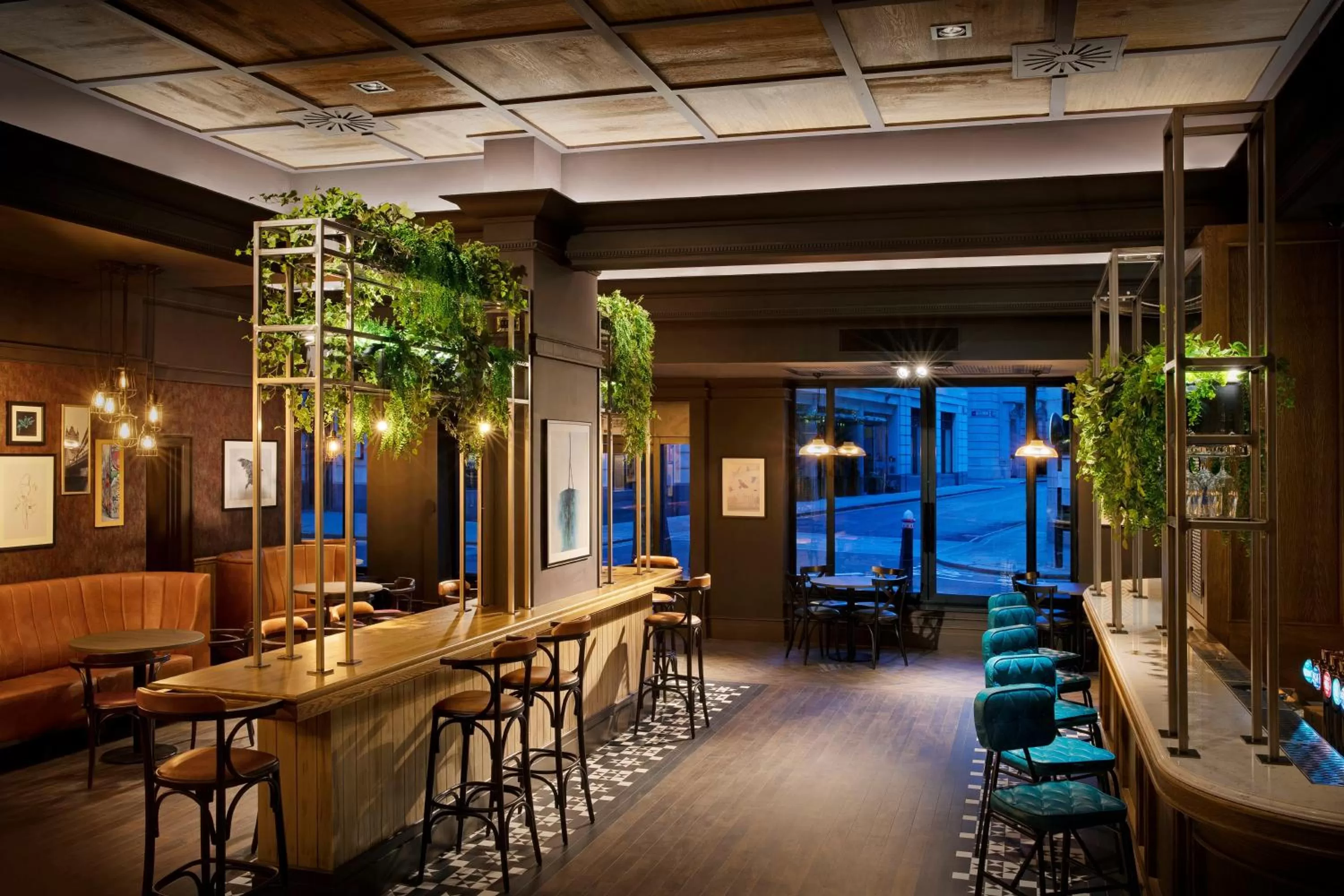 Lounge or bar in Leonardo Royal Hotel London City - Tower of London