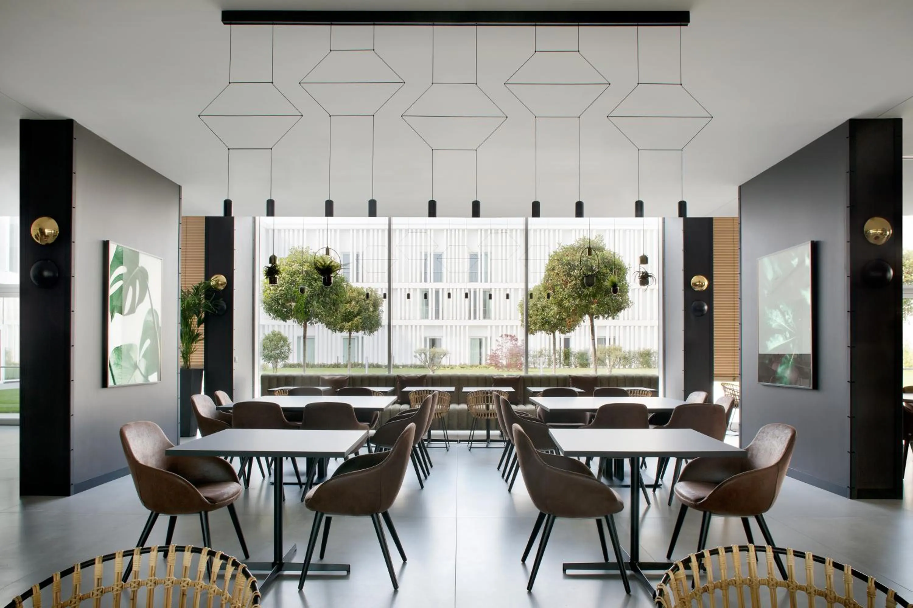 Restaurant/places to eat in J Hotel