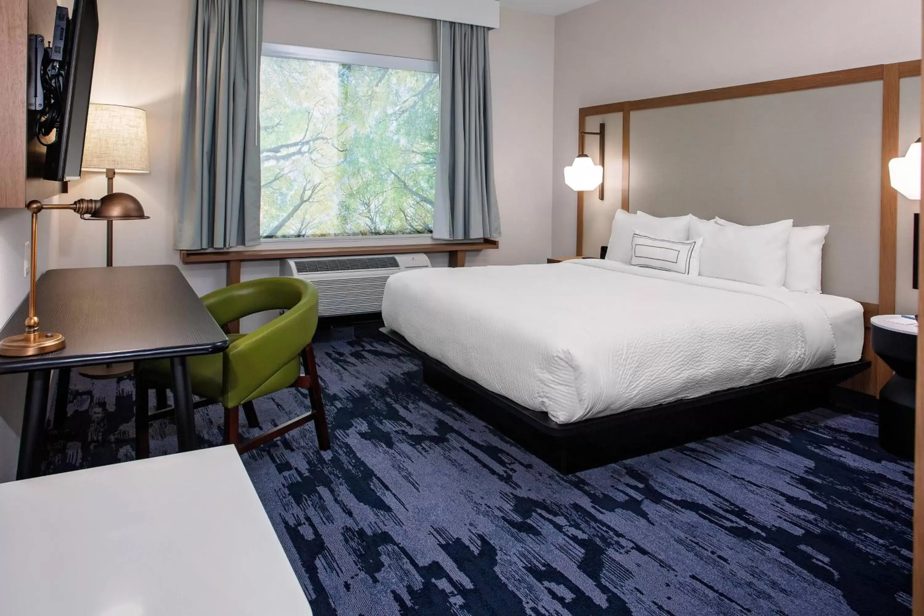 Photo of the whole room, Bed in Fairfield by Marriott Port Clinton Waterfront