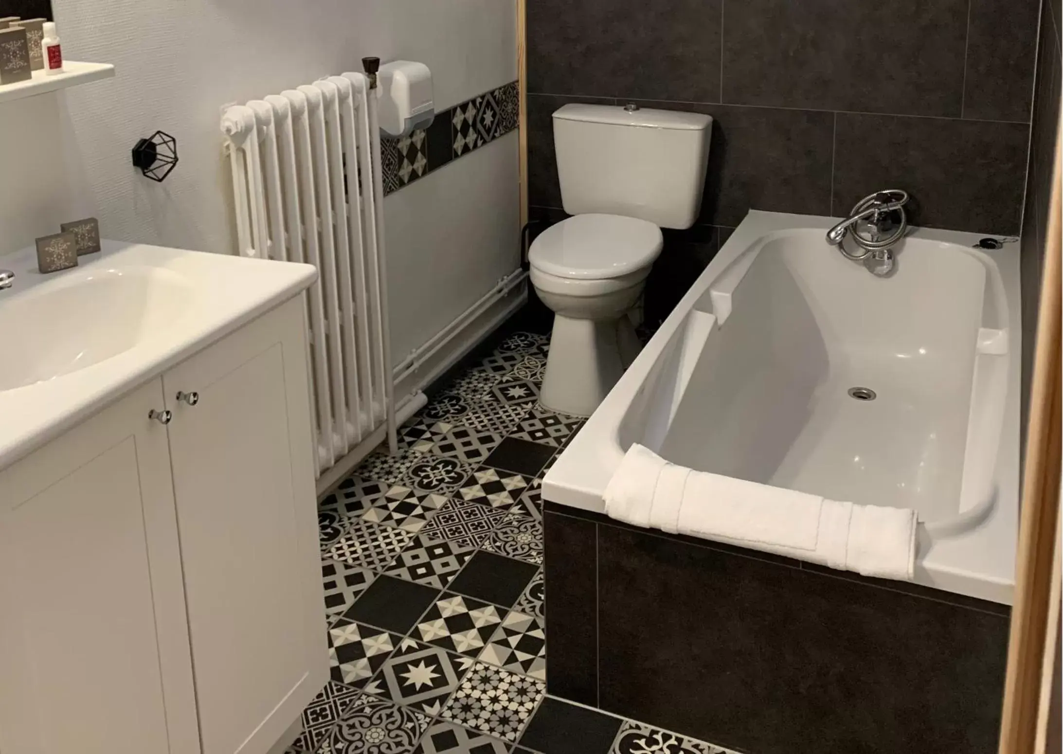 Bathroom in Hôtel Le Dauphin