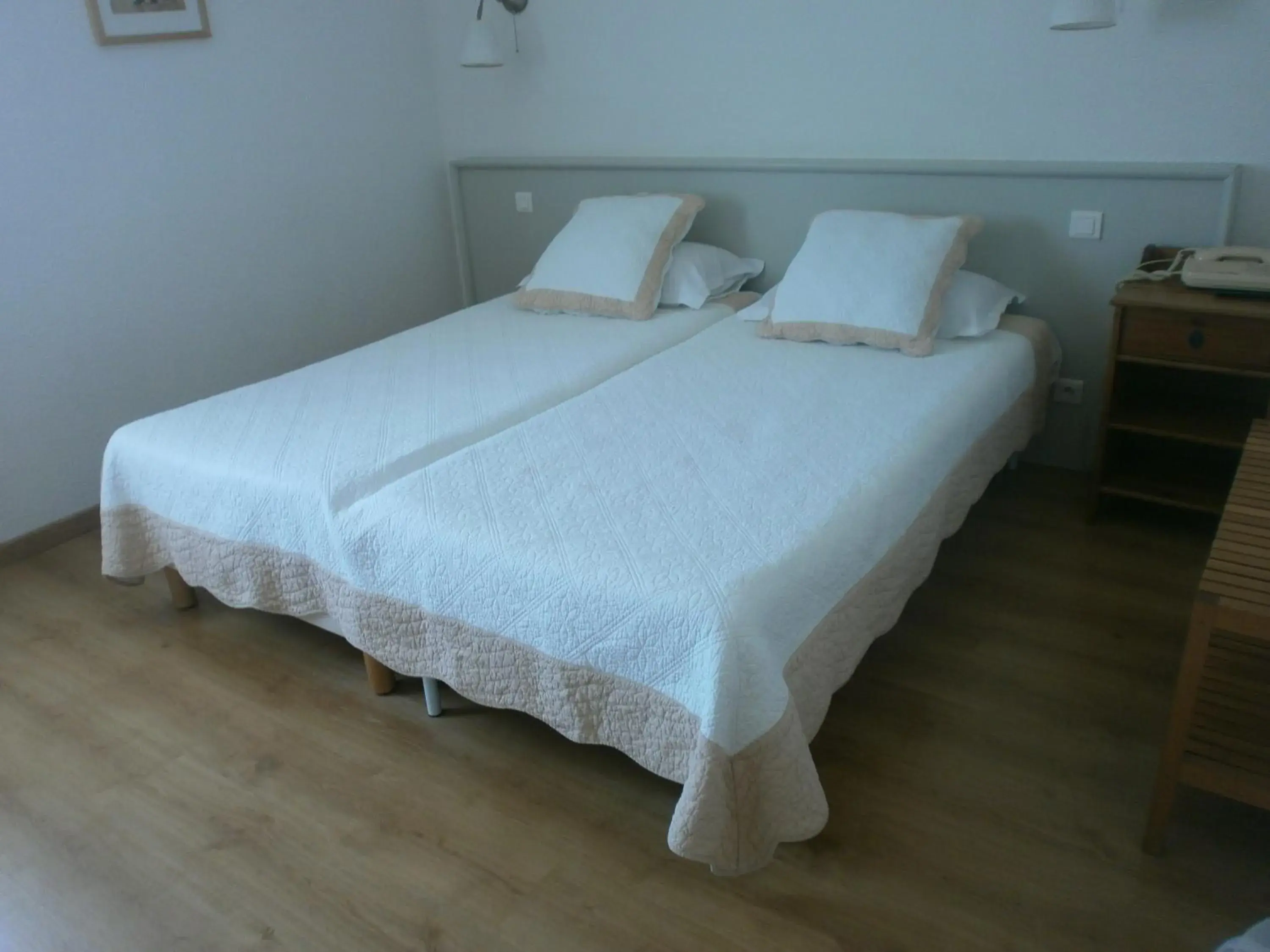 Bedroom, Bed in Hôtel Le Clos des Pins