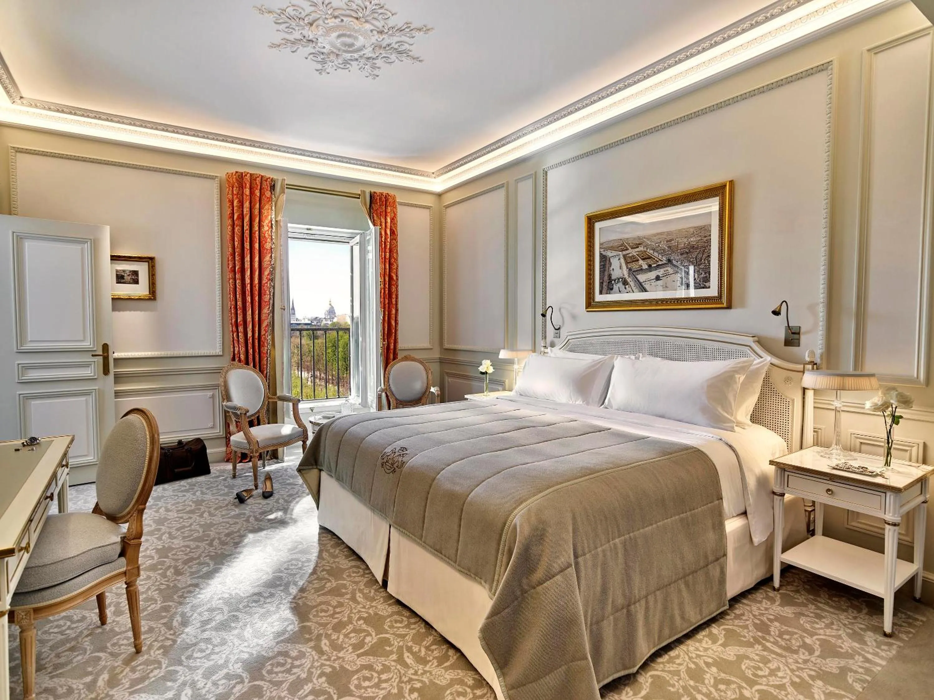 Bedroom, Bed in Le Meurice – Dorchester Collection