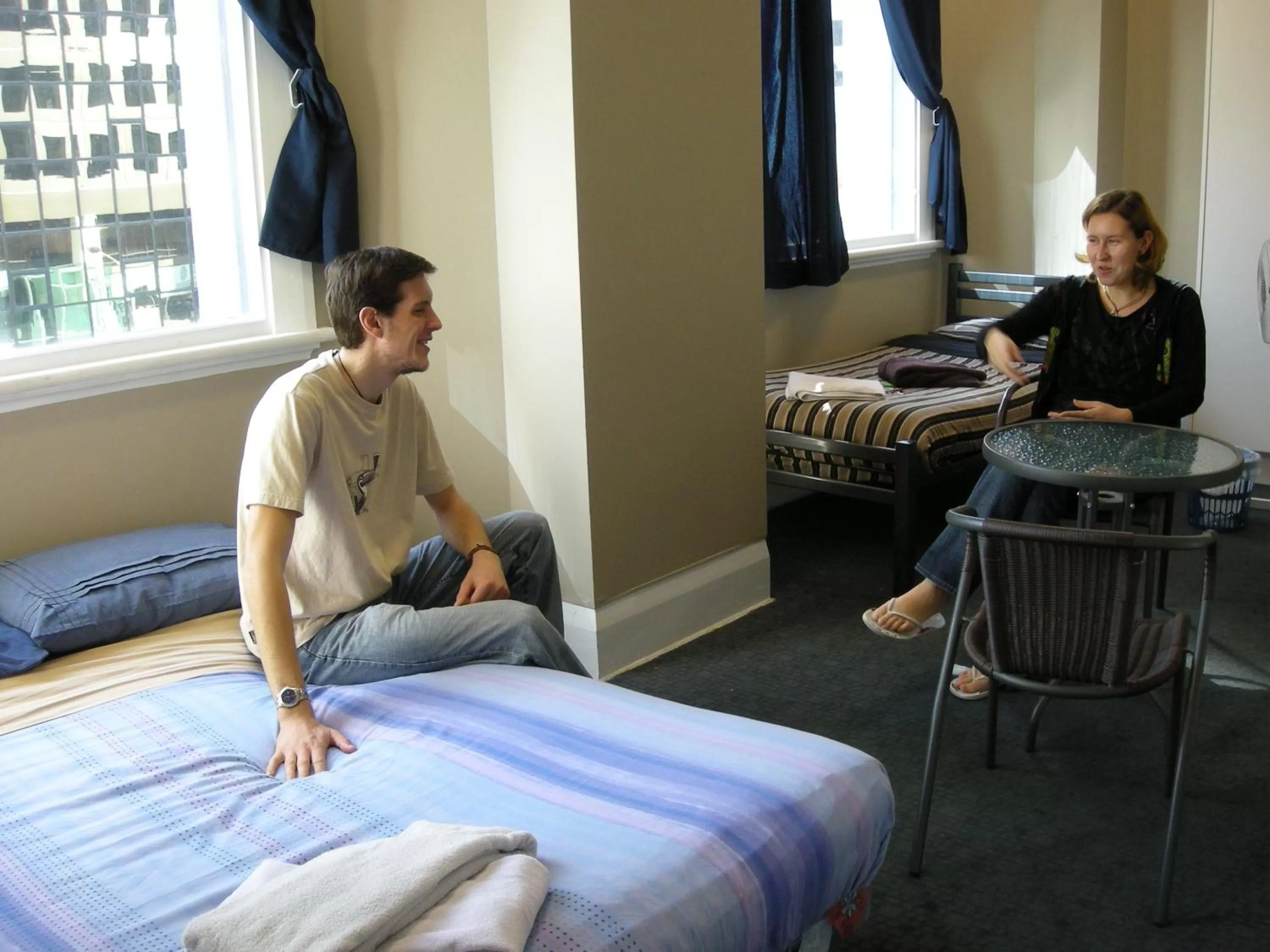 City view, Bed in Surf 'N' Snow Backpackers Across Sky Tower