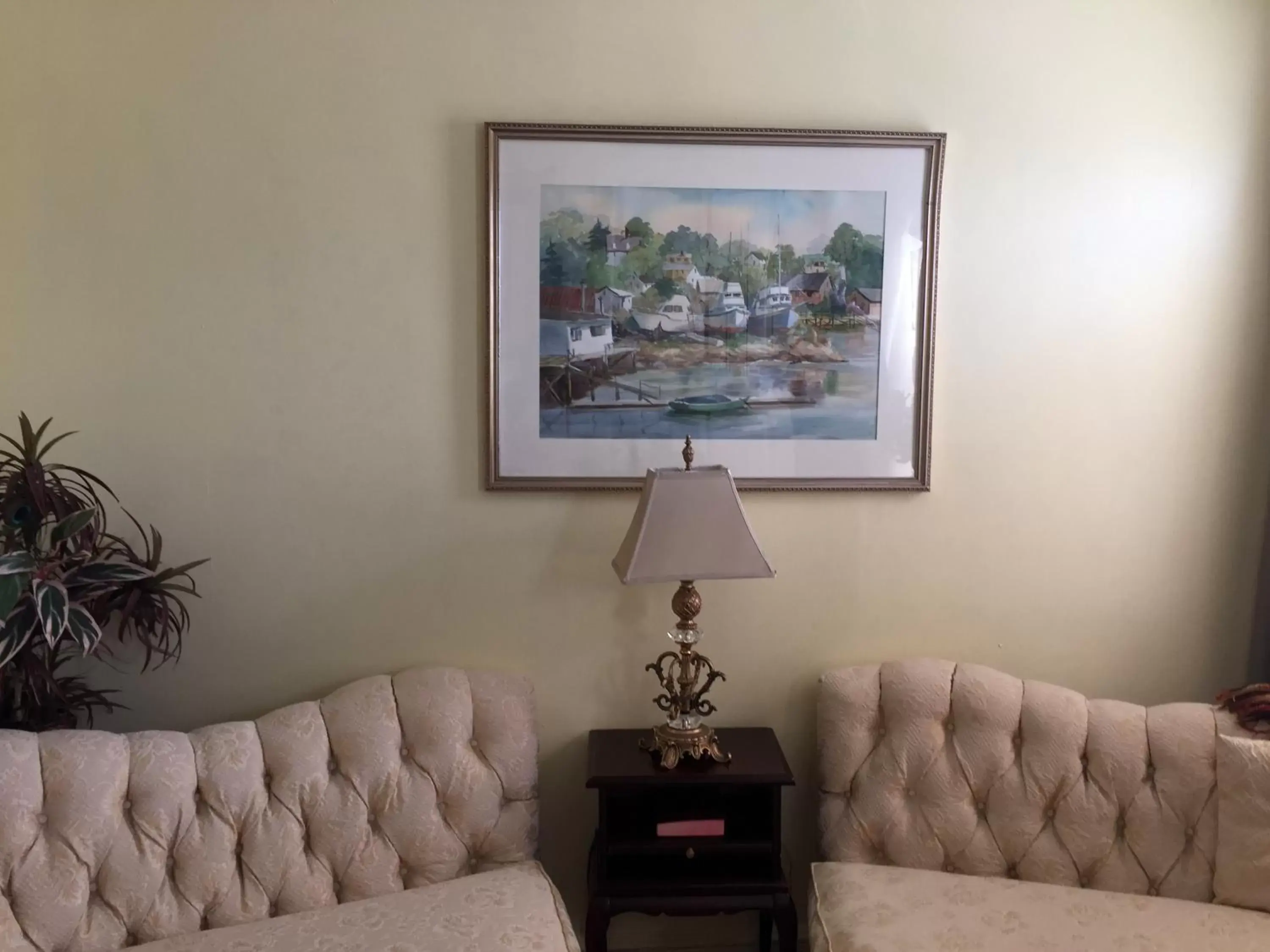 Decorative detail, Seating Area in Harborview Inn