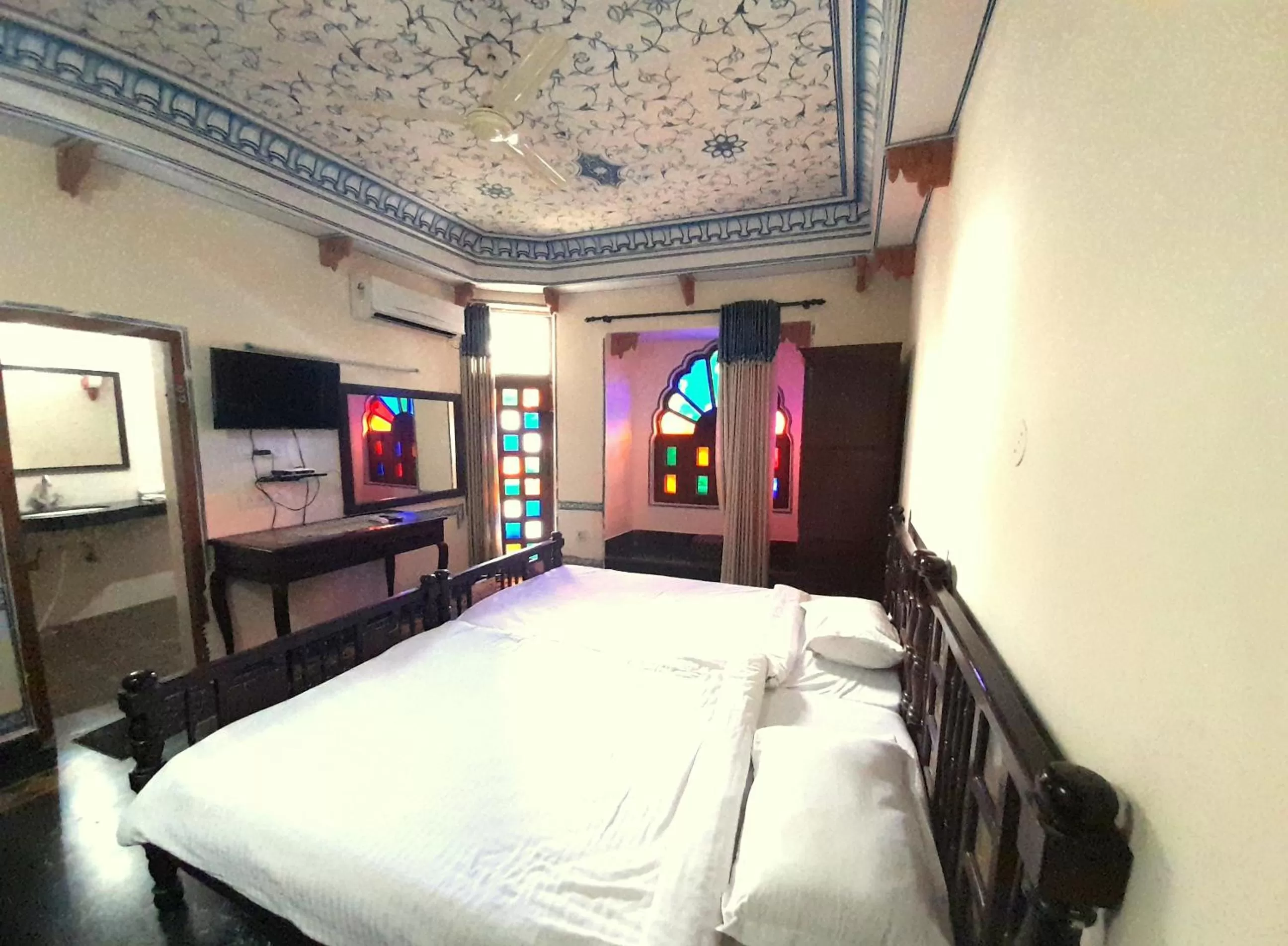 Bedroom, Bed in Sajjan Niwas