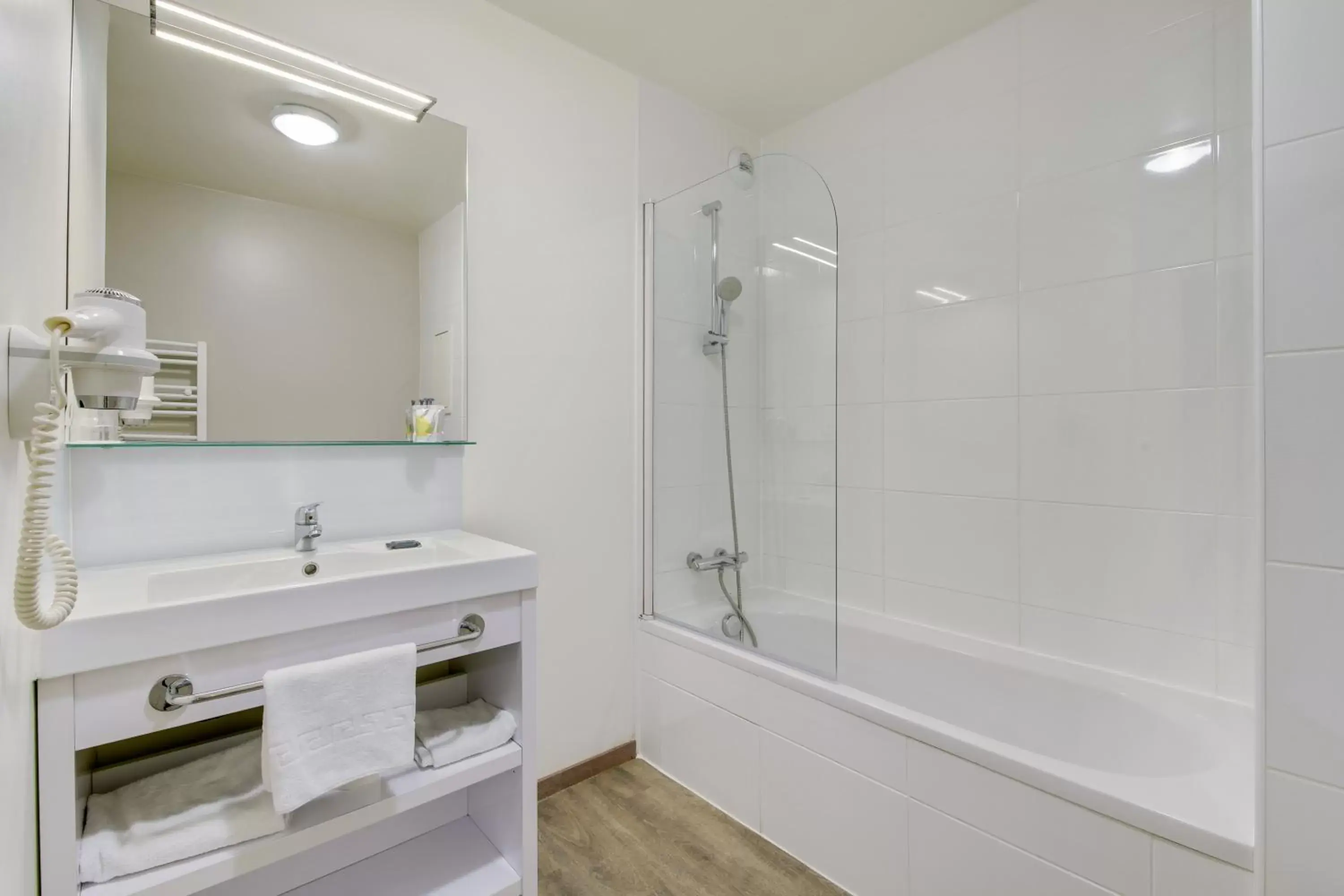 Bathroom in All Suites Appart Hôtel Bordeaux Pessac