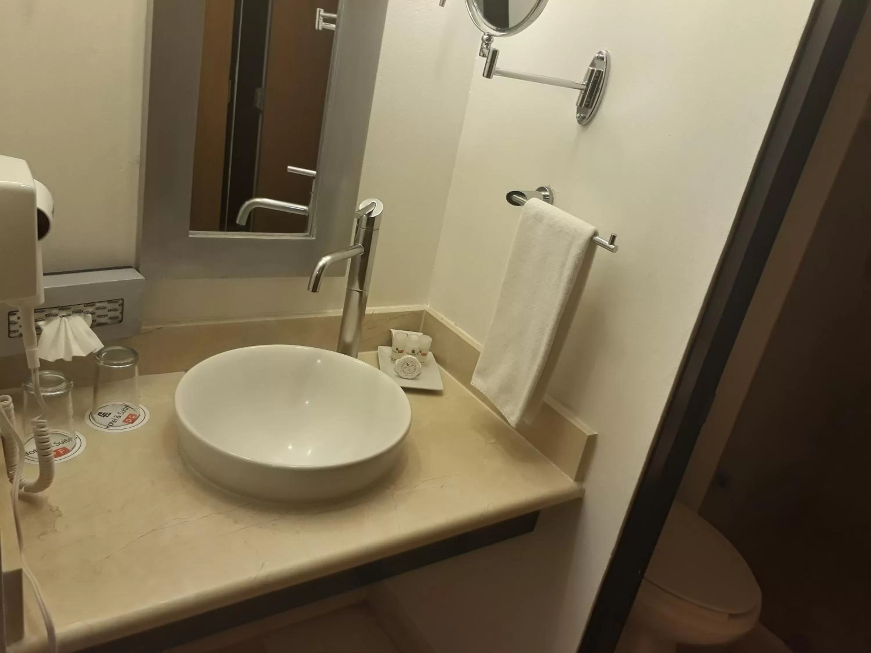 Bathroom in Hotel & Suites PF