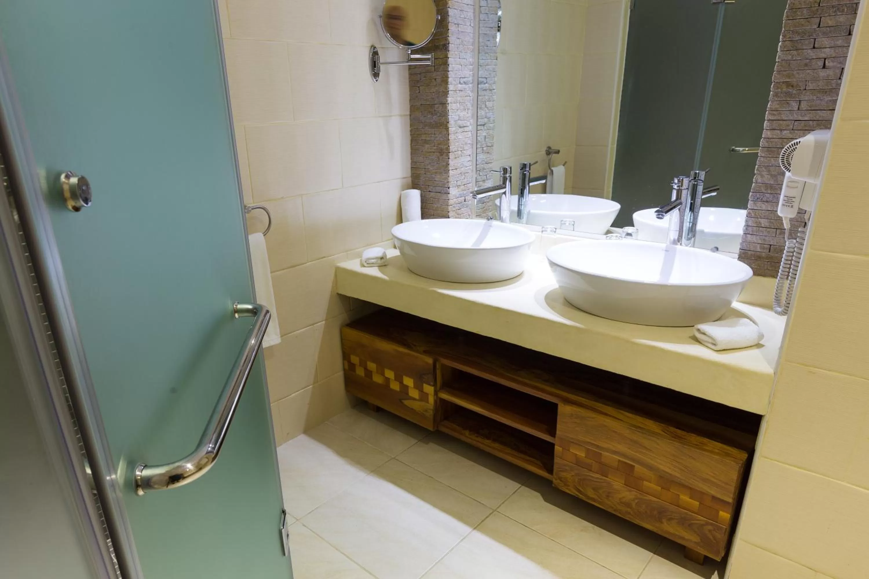 Bathroom in Calypso Hôtel