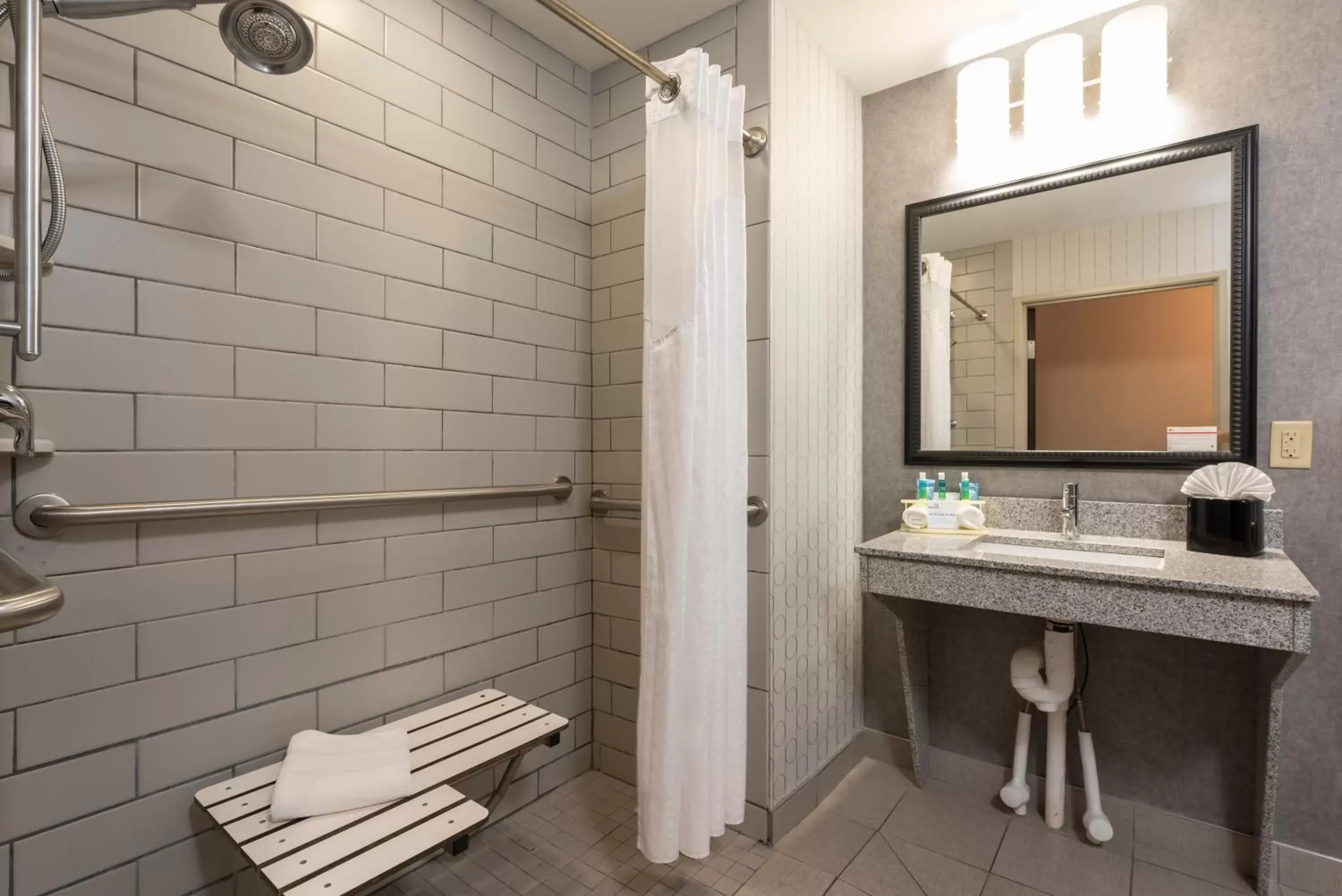 Bathroom in Holiday Inn Express & Suites Columbus - Polaris Parkway / COLUMBUS, an IHG Hotel