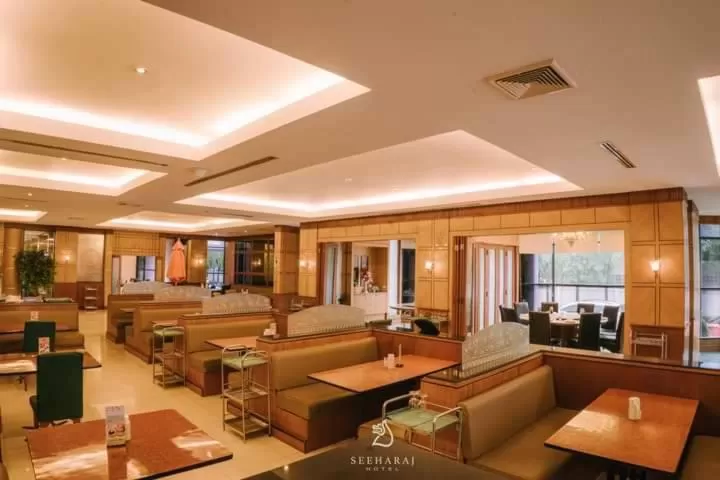 Restaurant/places to eat in Seeharaj Hotel