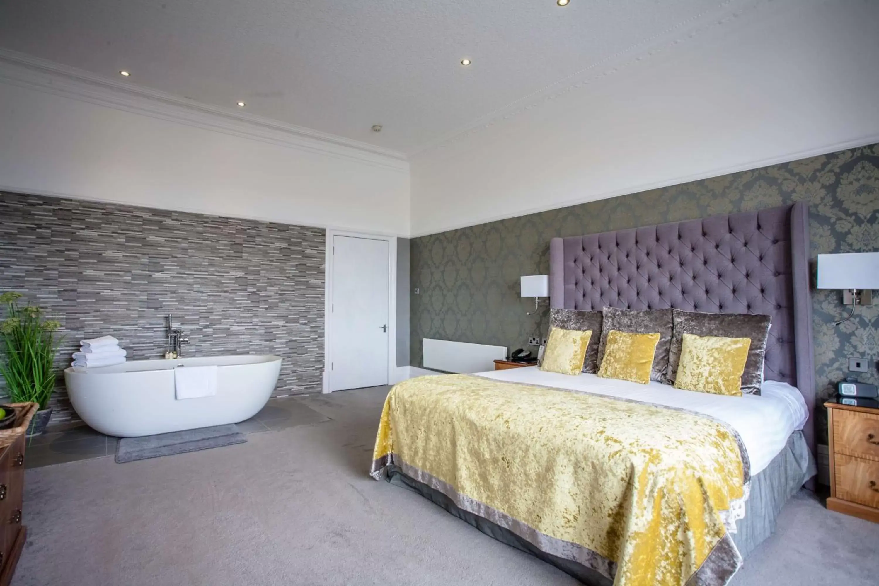 Bedroom, Bed in Glendower Hotel BW Signature Collection