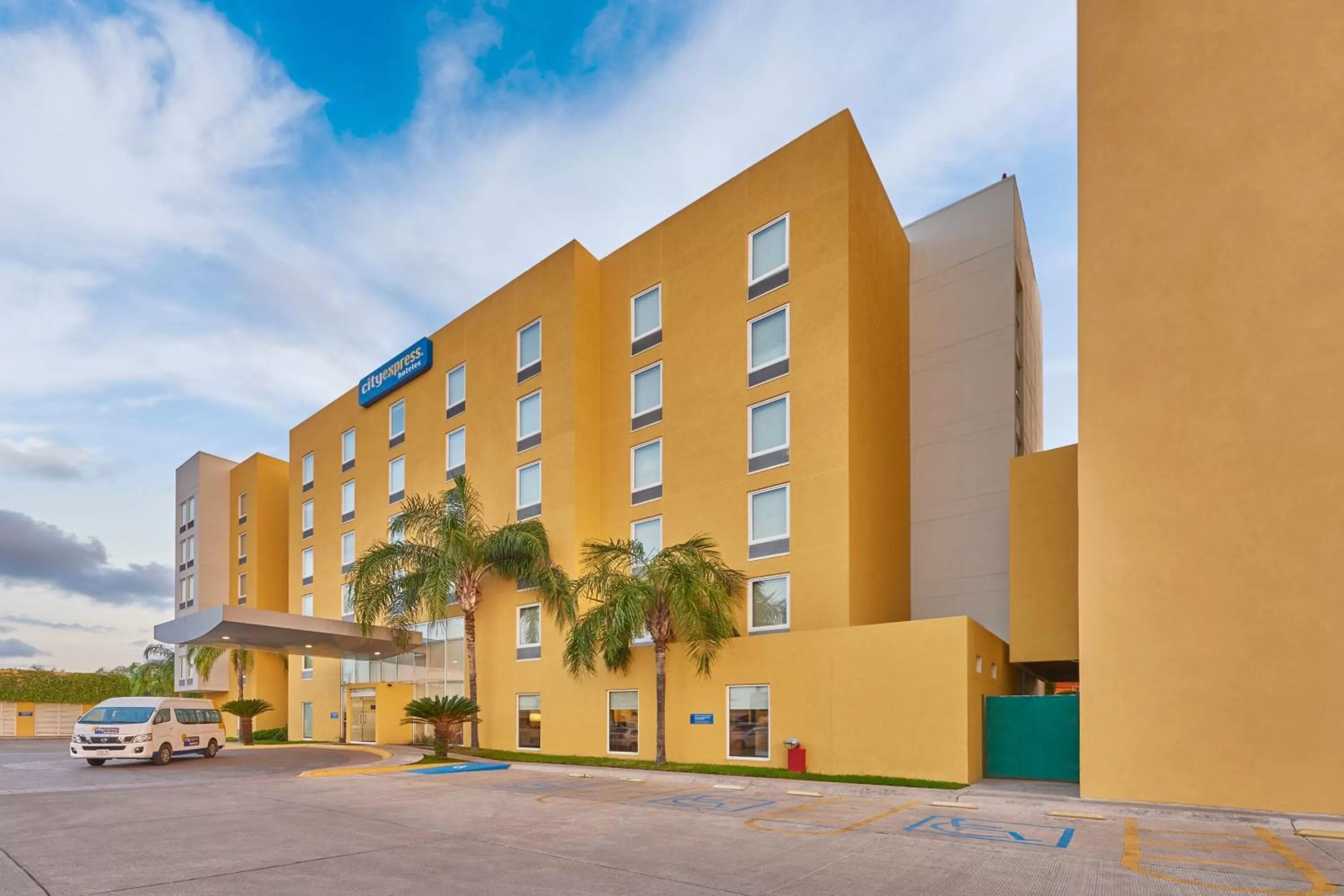 Property building in City Express by Marriott Mazatlan