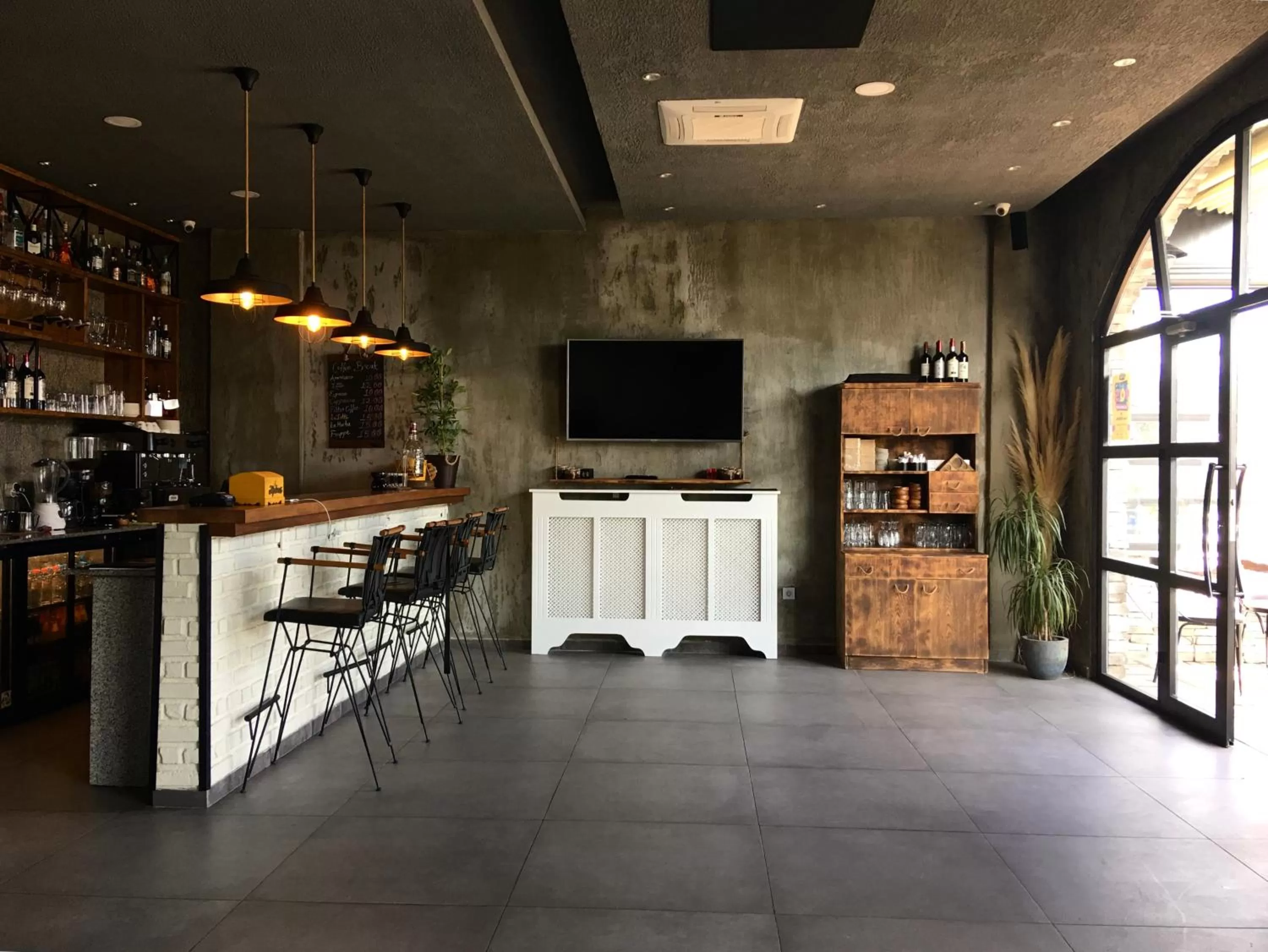 Restaurant/places to eat in 8 Rooms Hotel