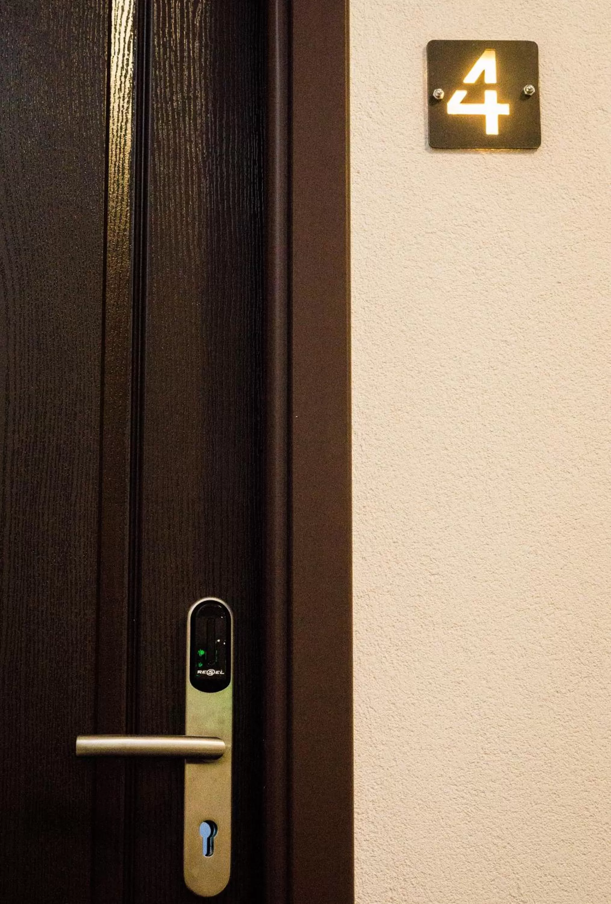 Logo/Certificate/Sign in Nest