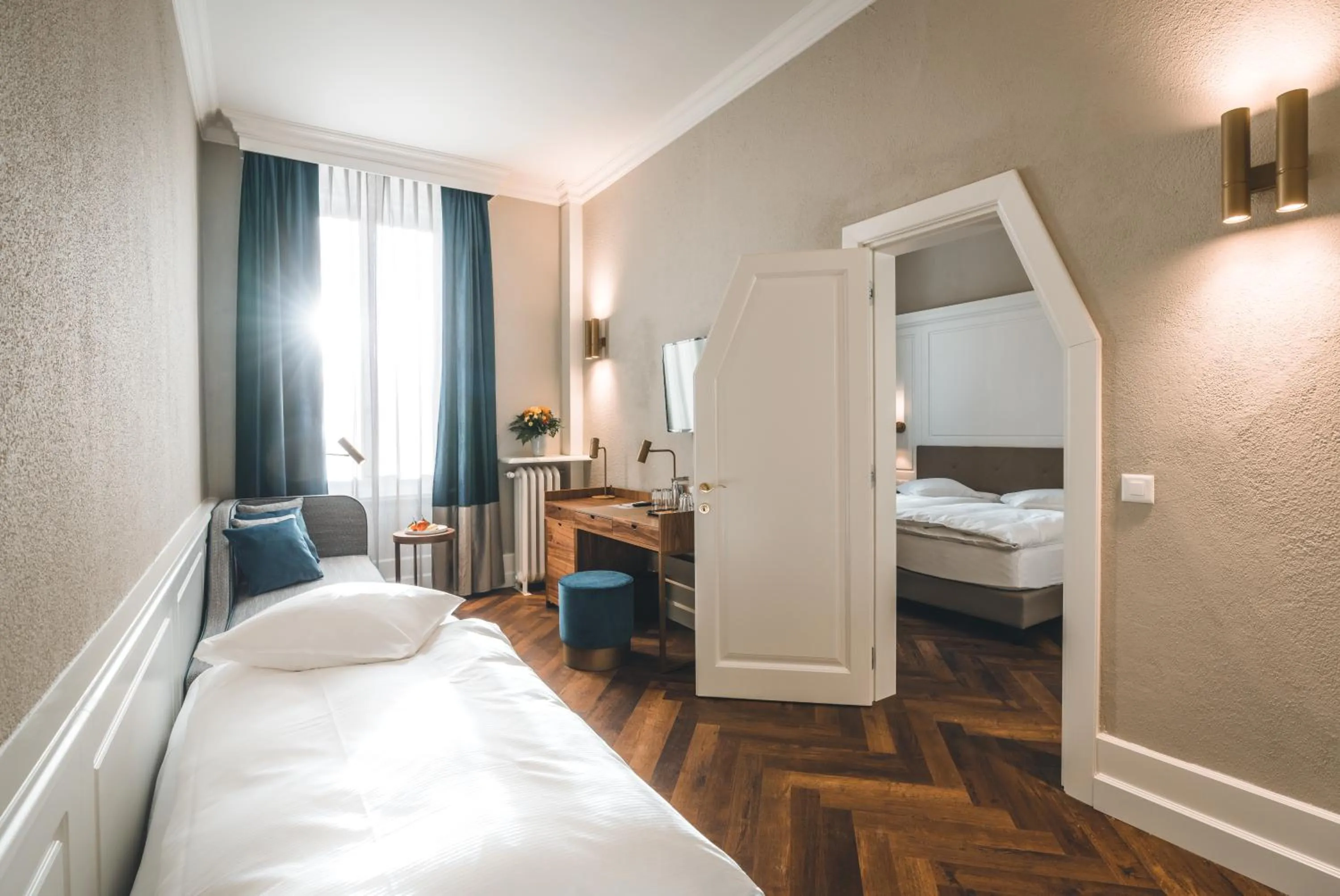 Photo of the whole room, Bed in Hotel Reine Victoria