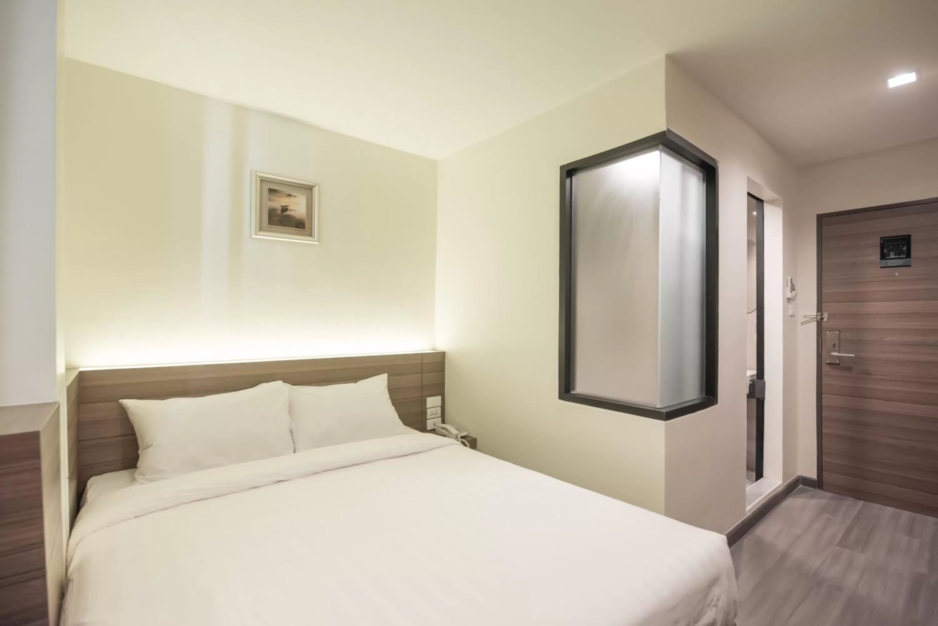 Photo of the whole room, Bed in Sovereign Group Hotel at Pratunam