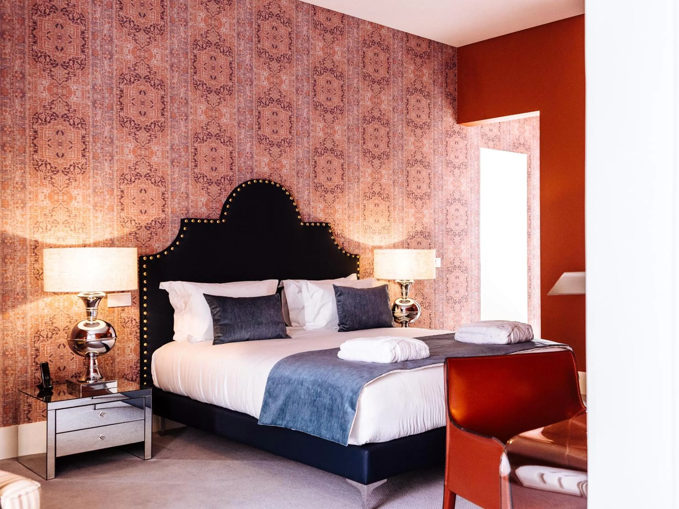 Photo of the whole room, Bed in Dear Lisbon - Gallery House