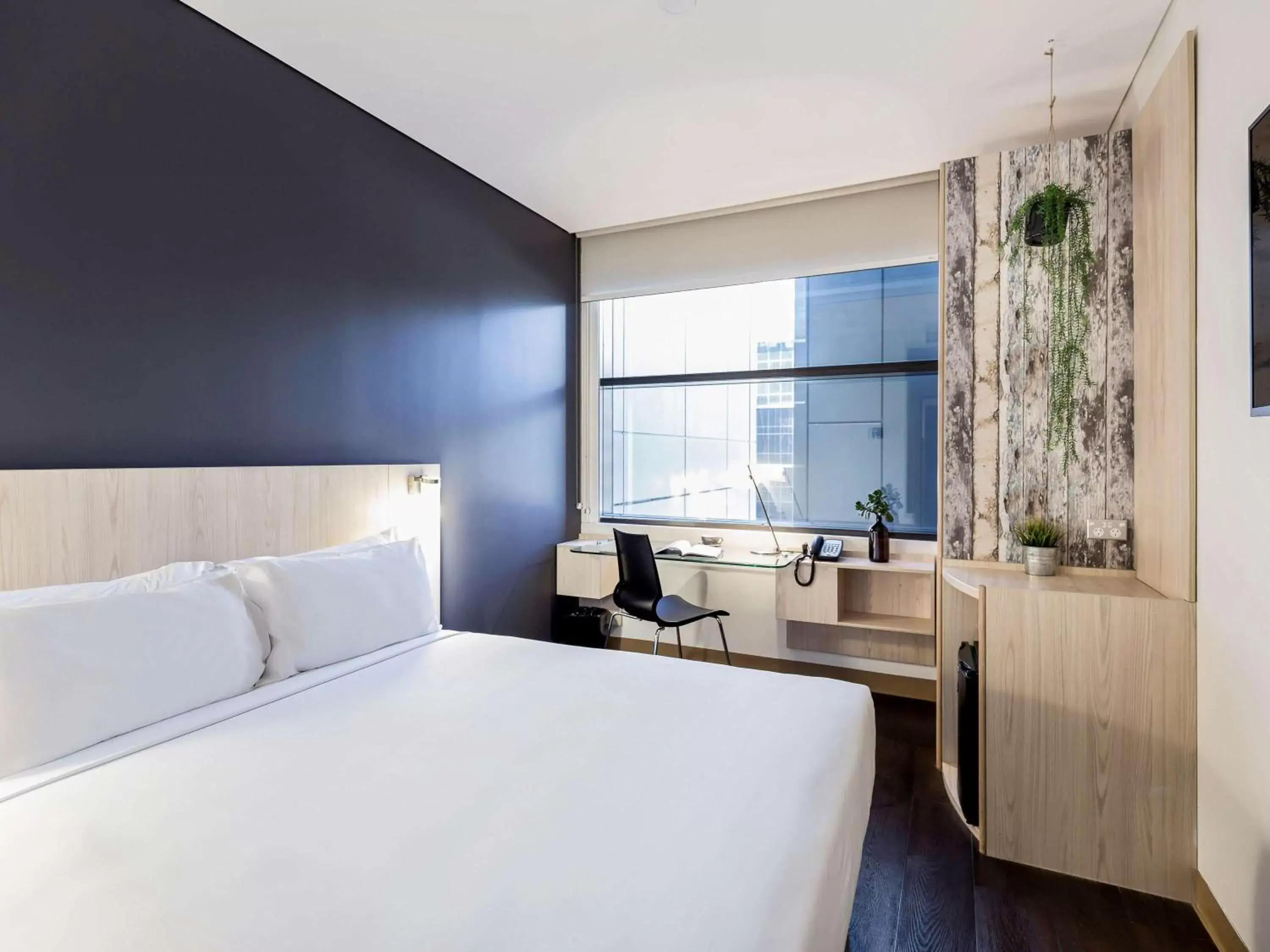 Photo of the whole room, Bed in ibis Sydney Barangaroo