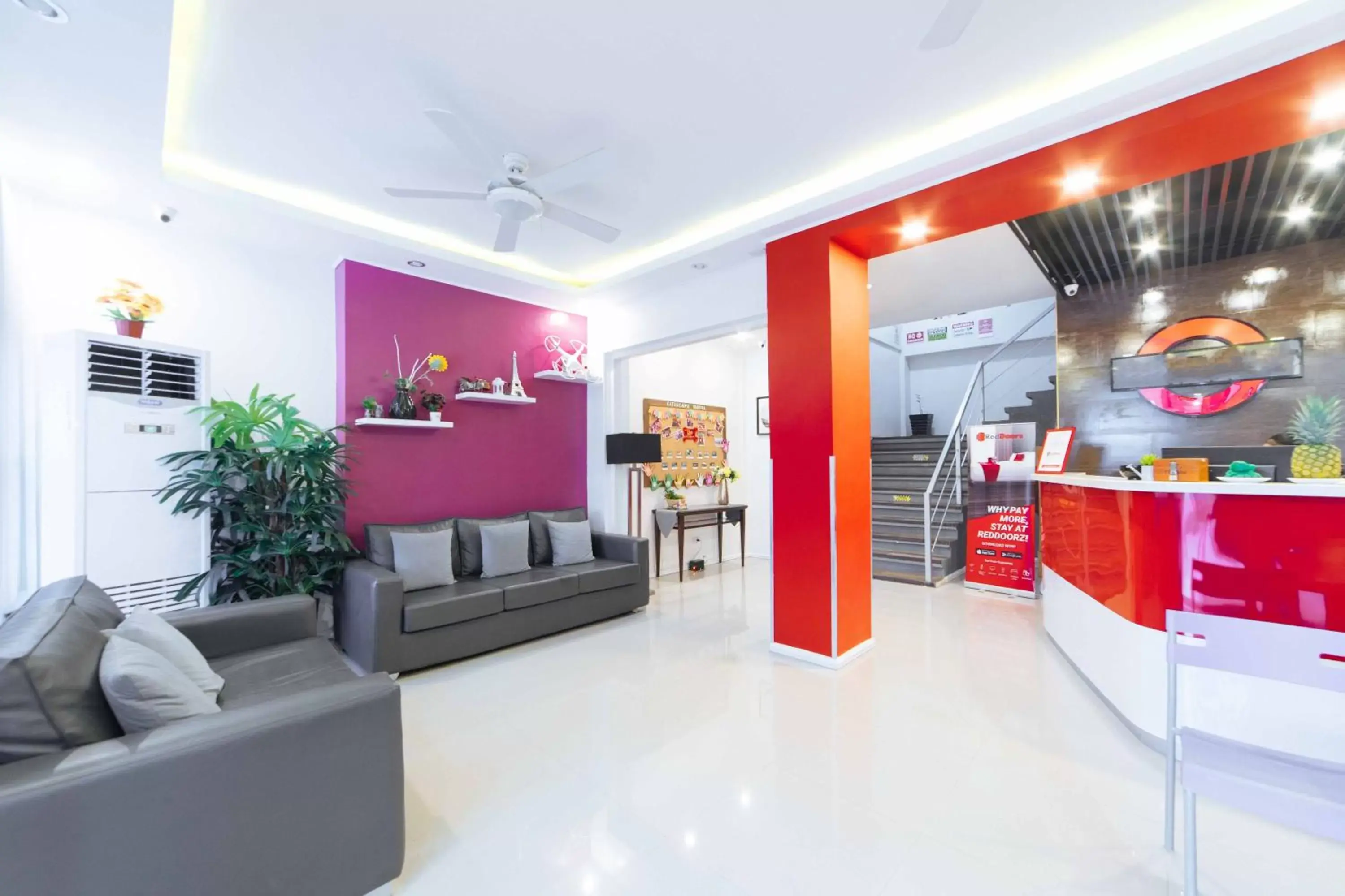 Lobby or reception in RedDoorz Plus near SM Lanang Davao - Vaccinated Staff
