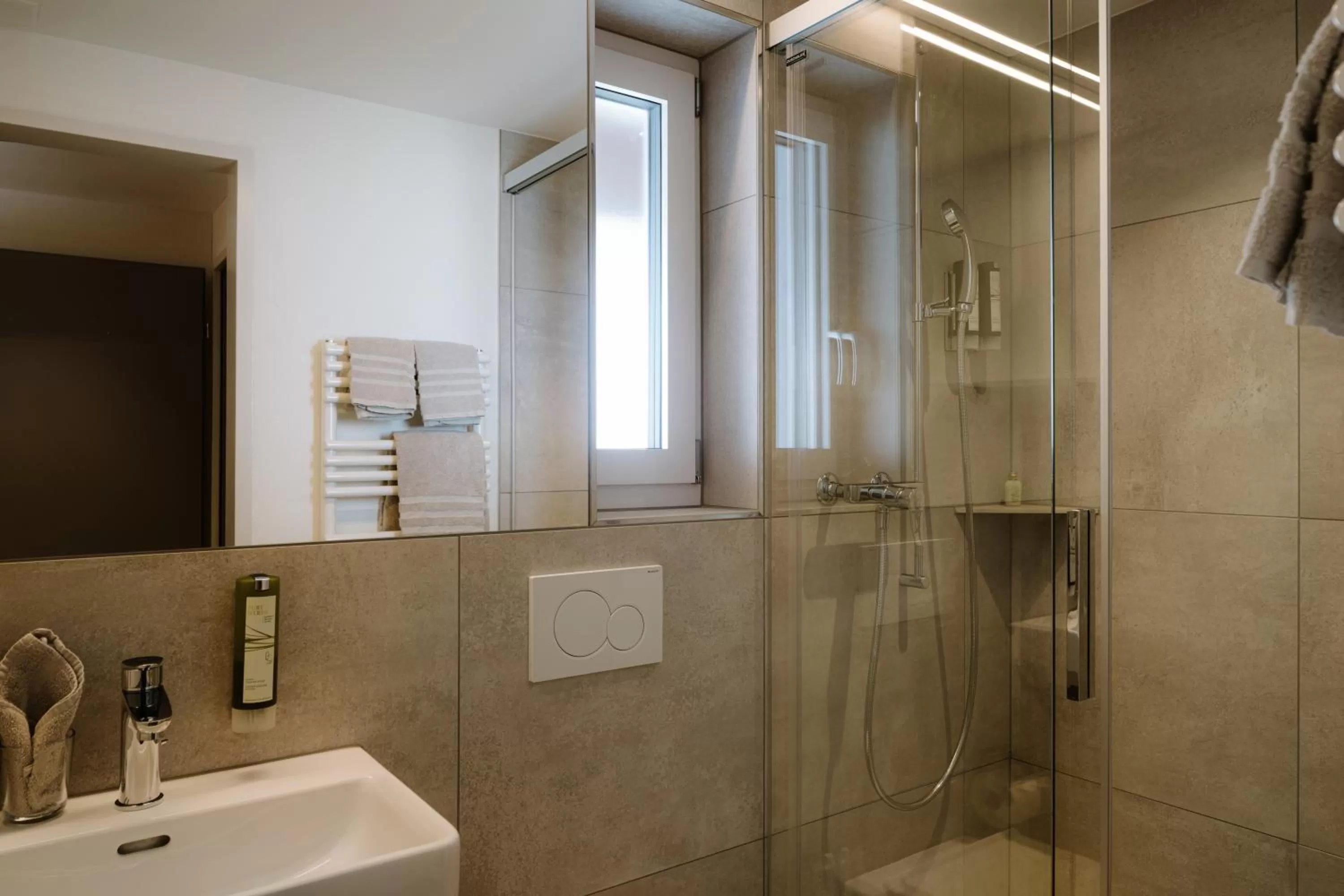 Shower in Berghotel Engstligenalp Adelboden