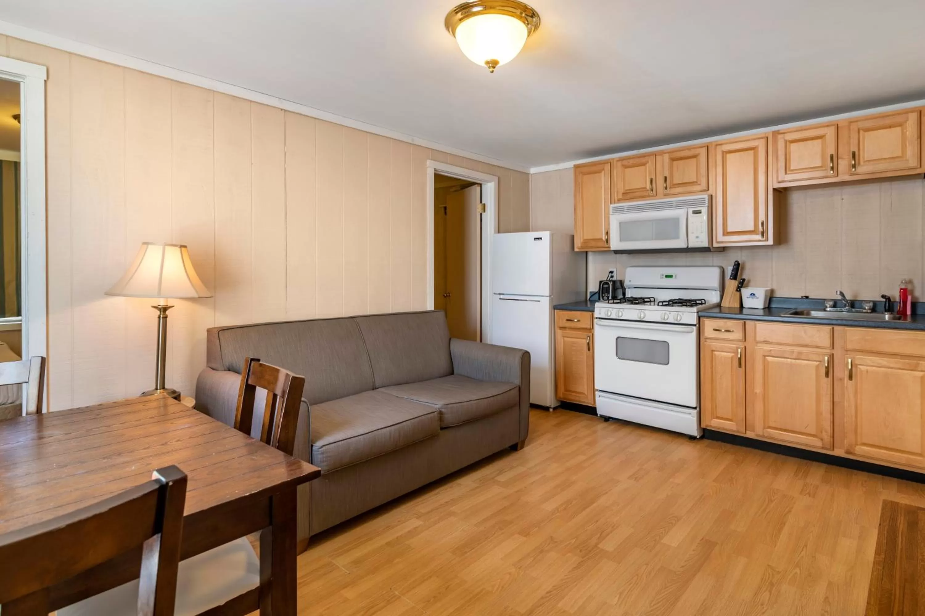 Kitchen or kitchenette in Anchor Inn and Cottages Wells-Ogunquit