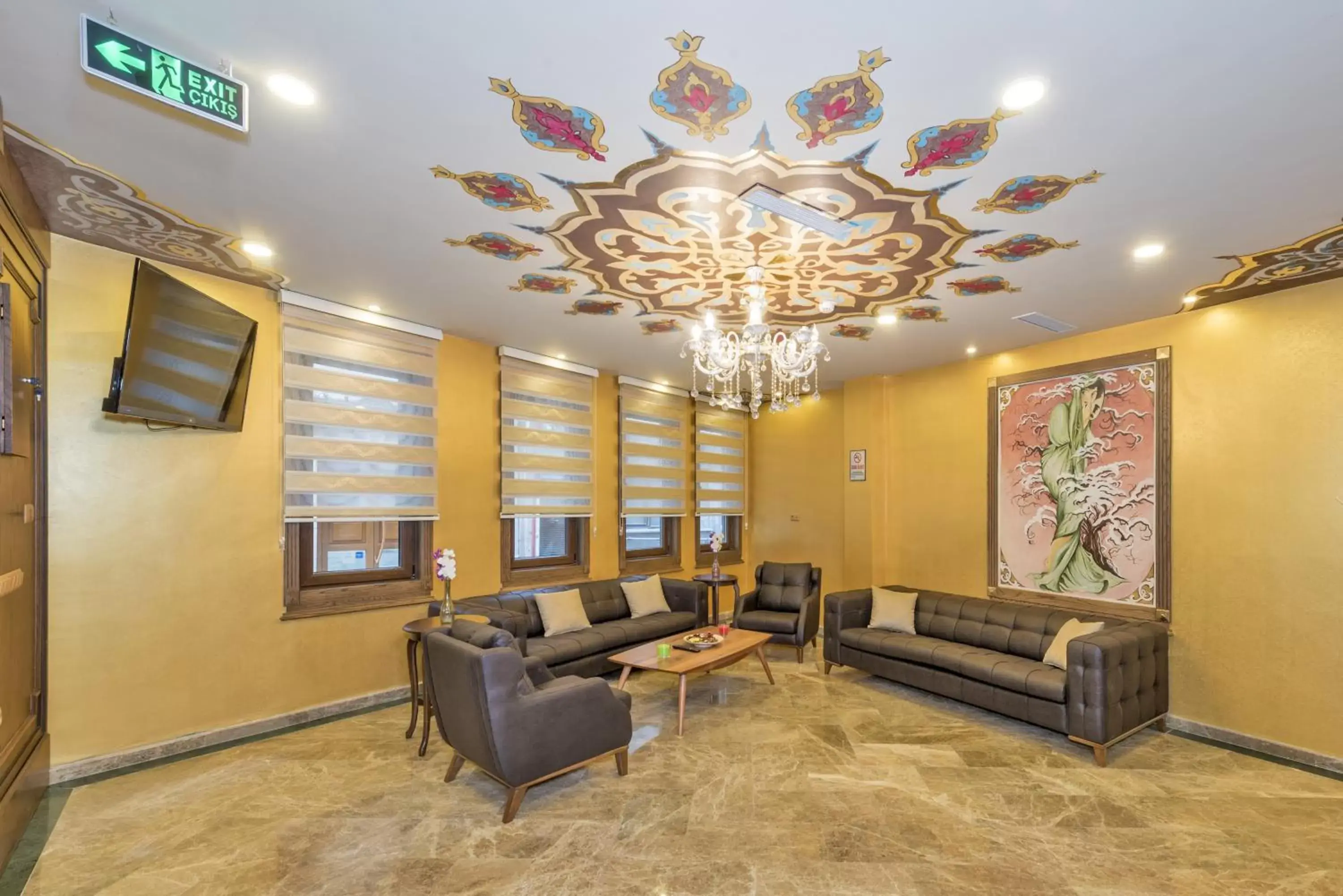 Living room, Lobby/Reception in Perapolis Hotel