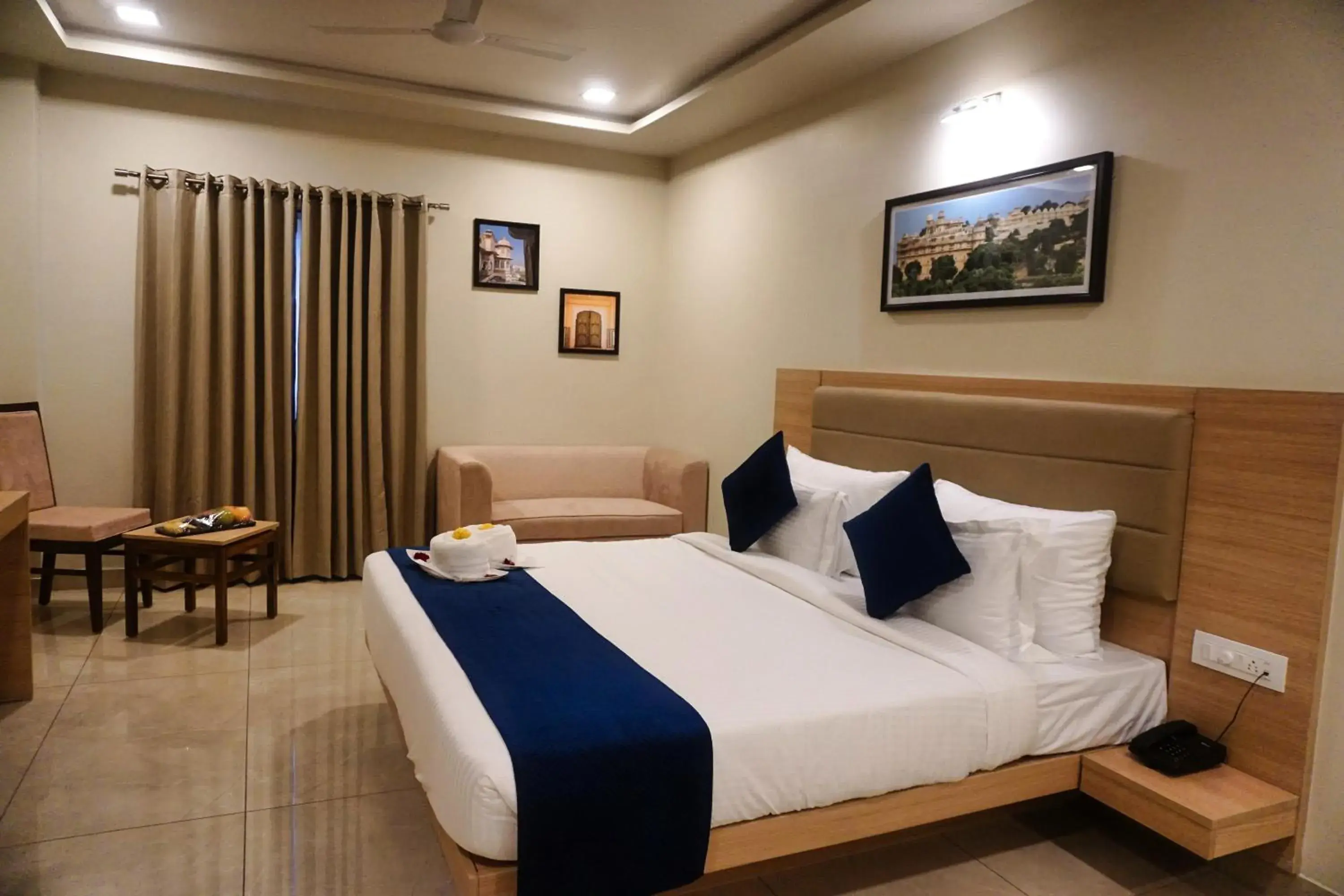 Bed in Clarks Inn Express Udaipur