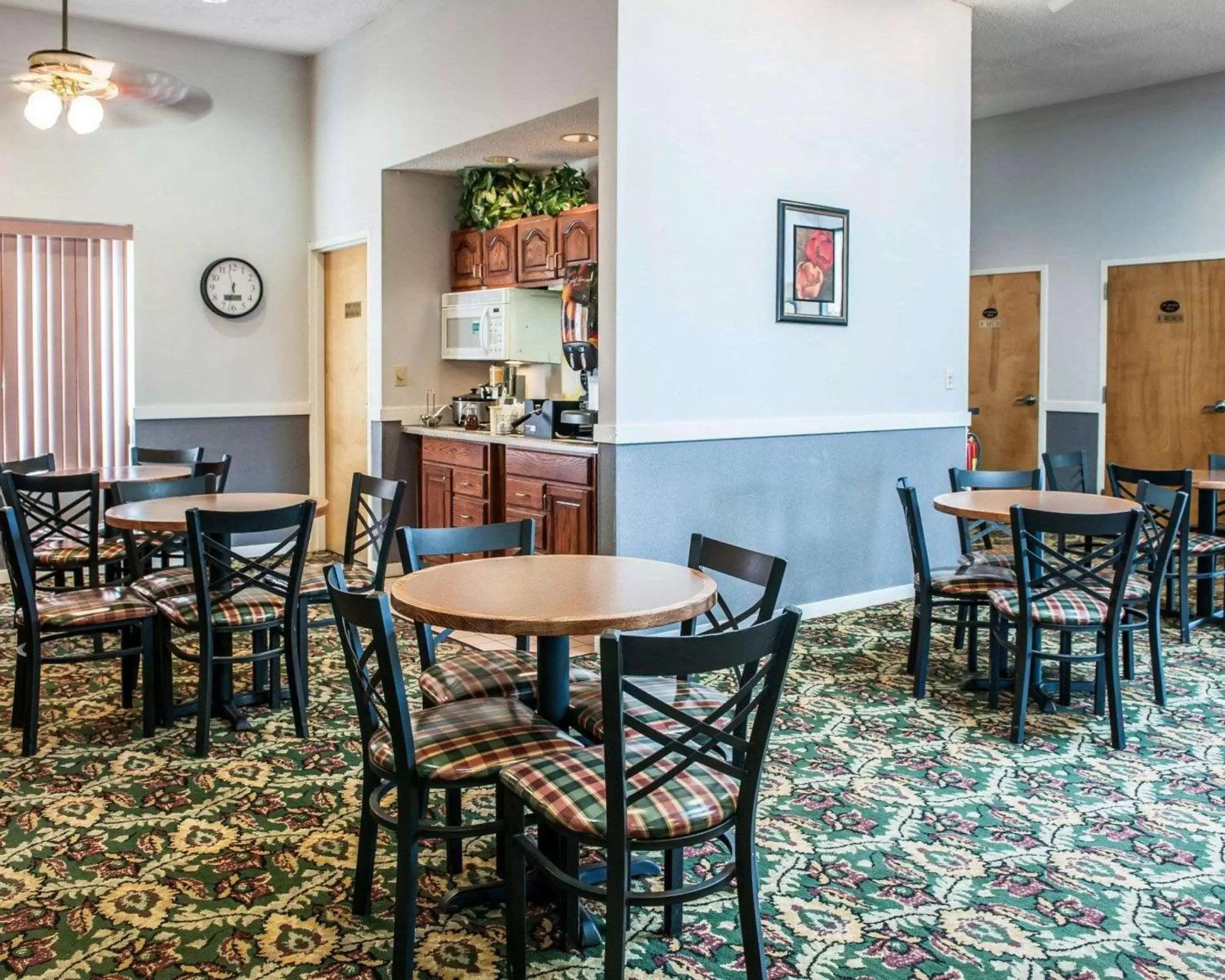 Restaurant/Places to Eat in Quality Inn Rochester