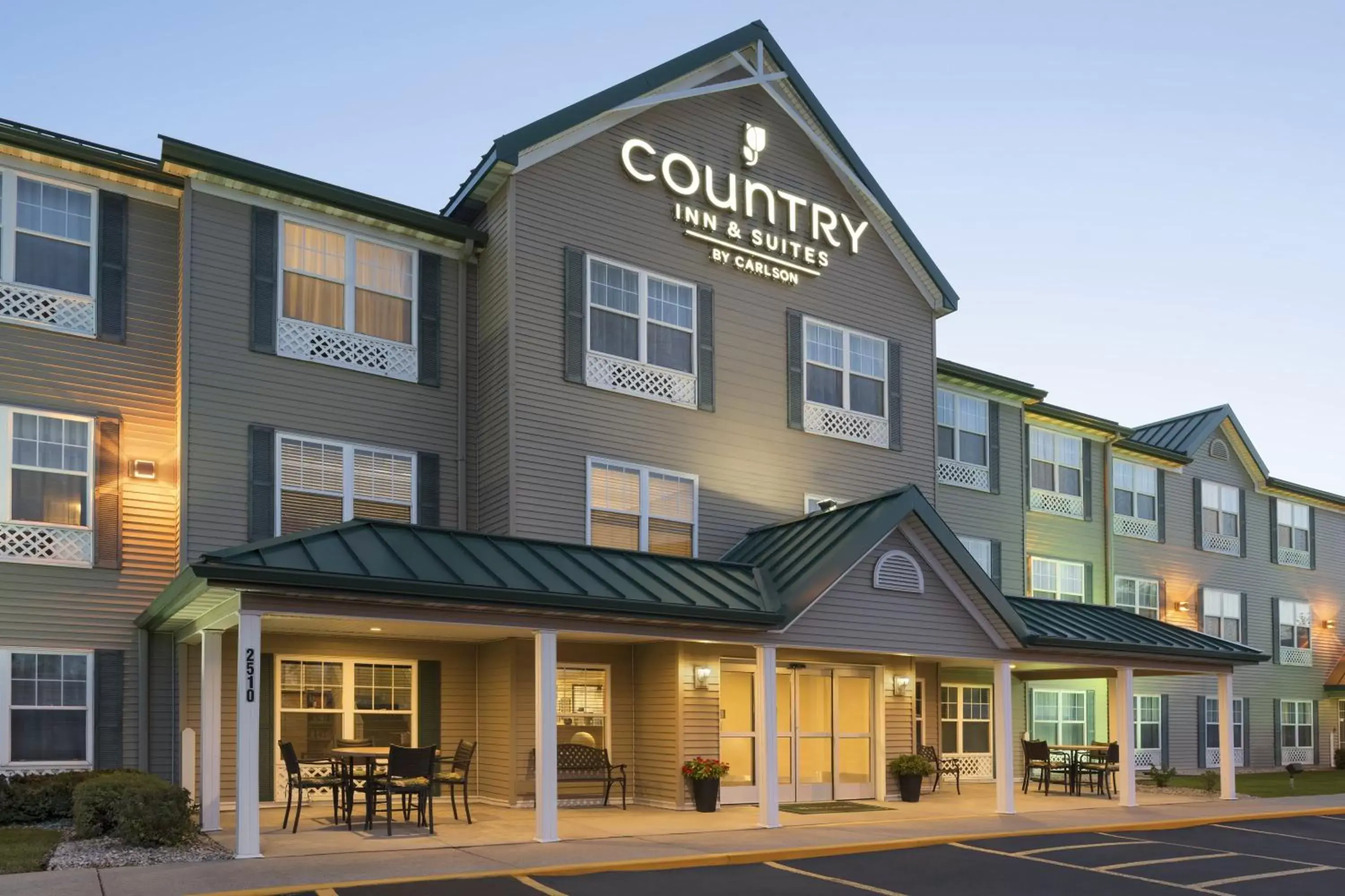 Facade/Entrance in Country Inn & Suites by Radisson, Ankeny, IA