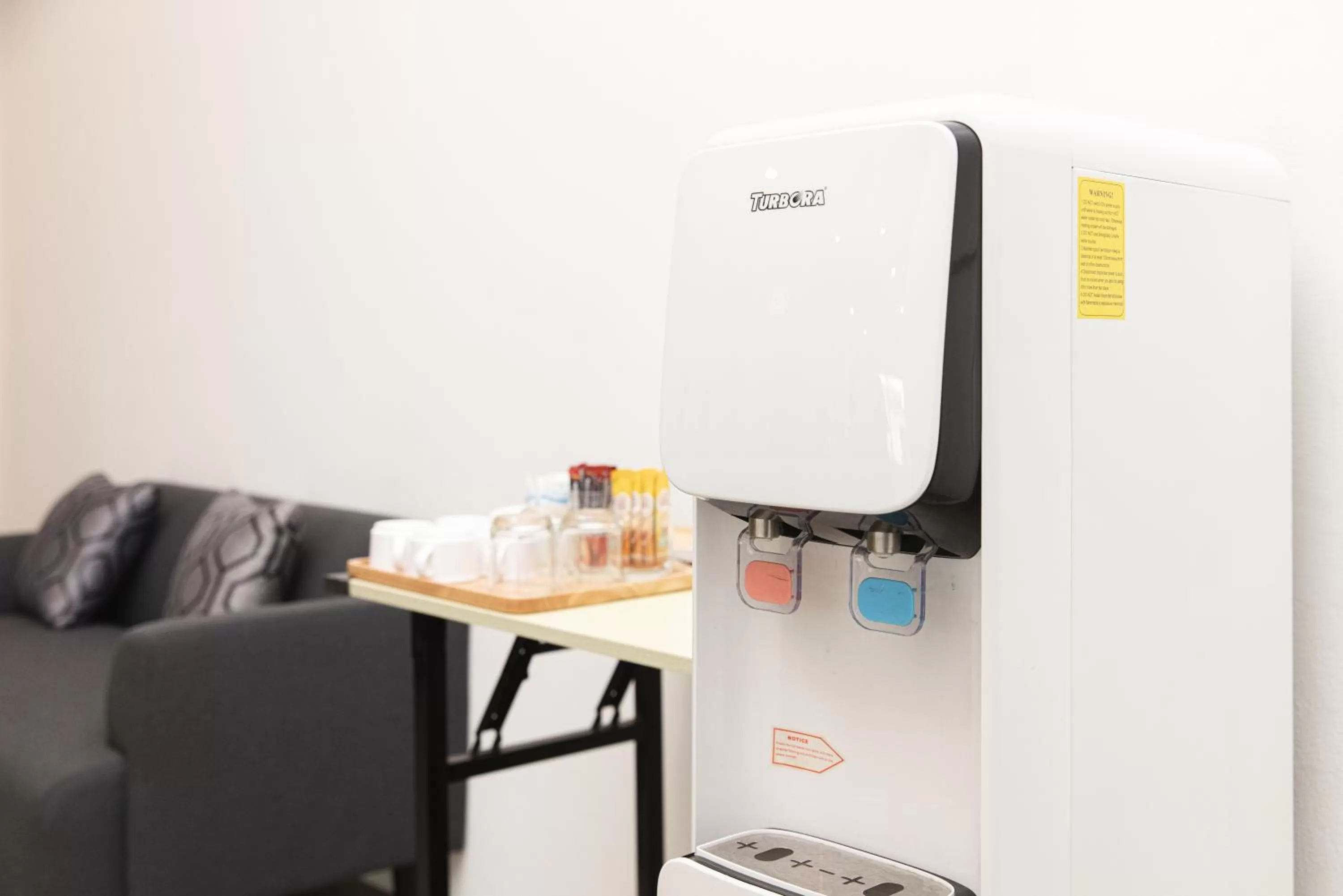 Coffee/tea facilities in Nappiness Hotel