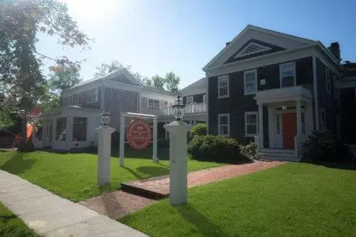 Property Building in Bridgehampton Inn