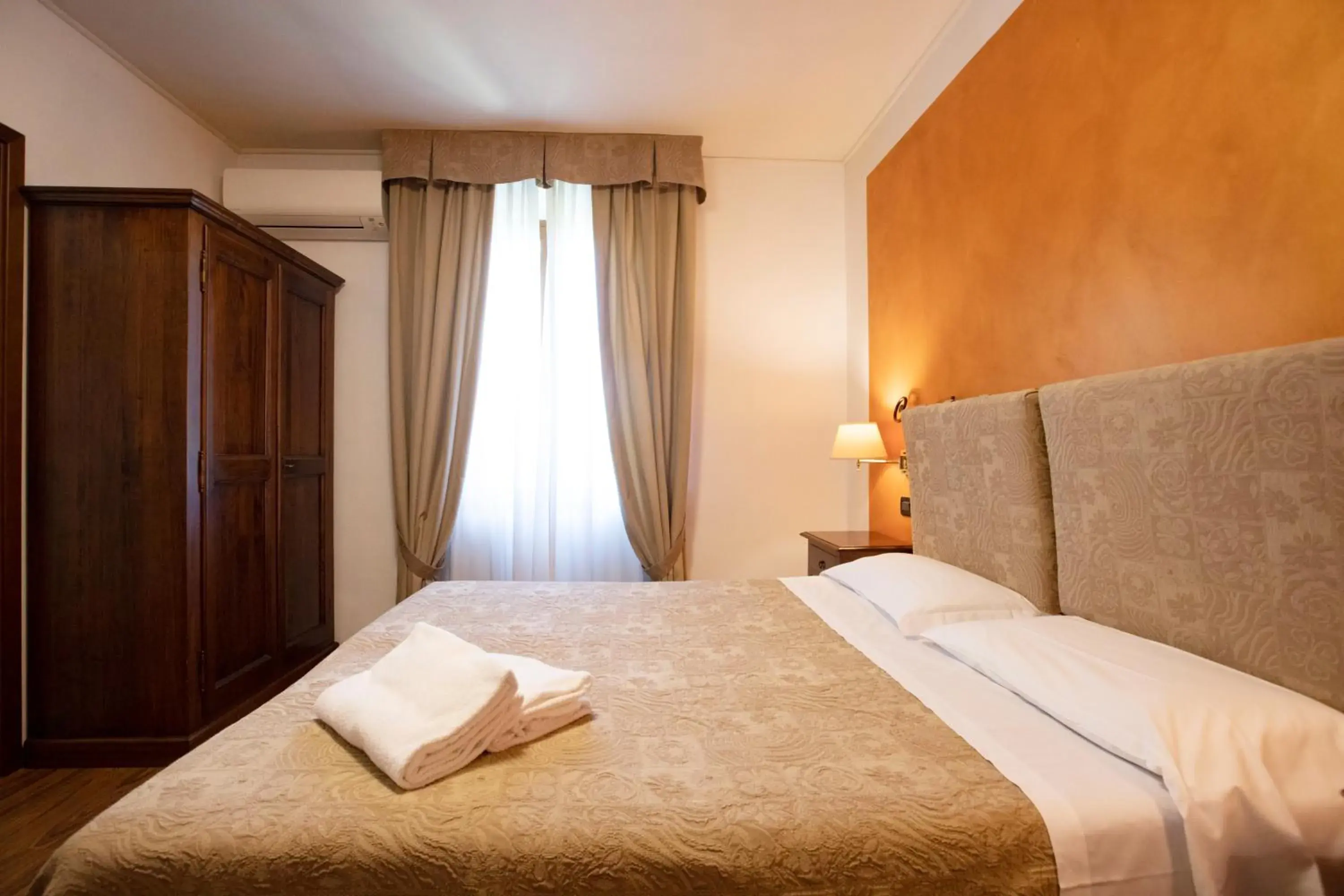 Bed in Hotel Arcobaleno Siena