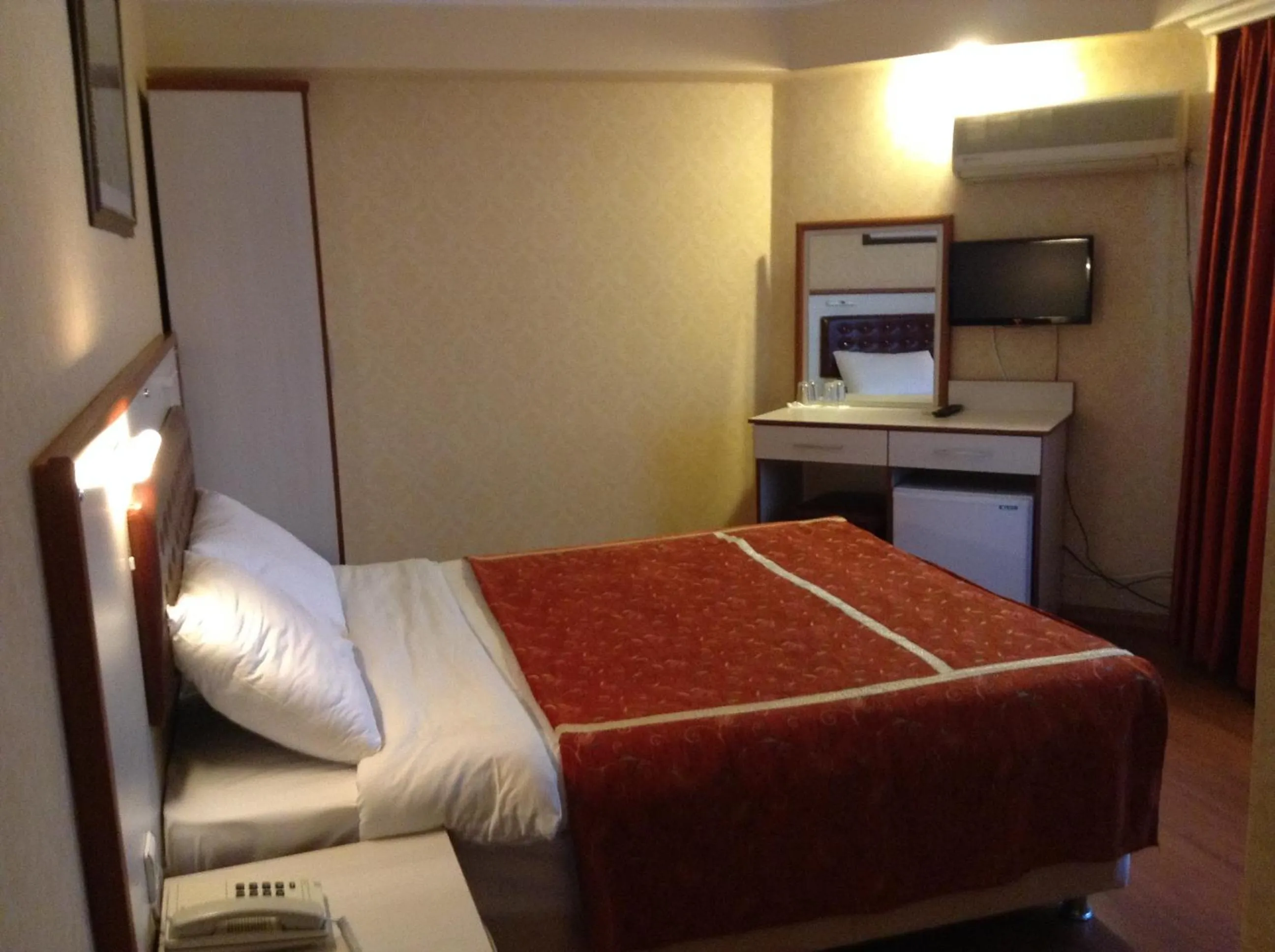 Photo of the whole room, Bed in Tayhan Hotel