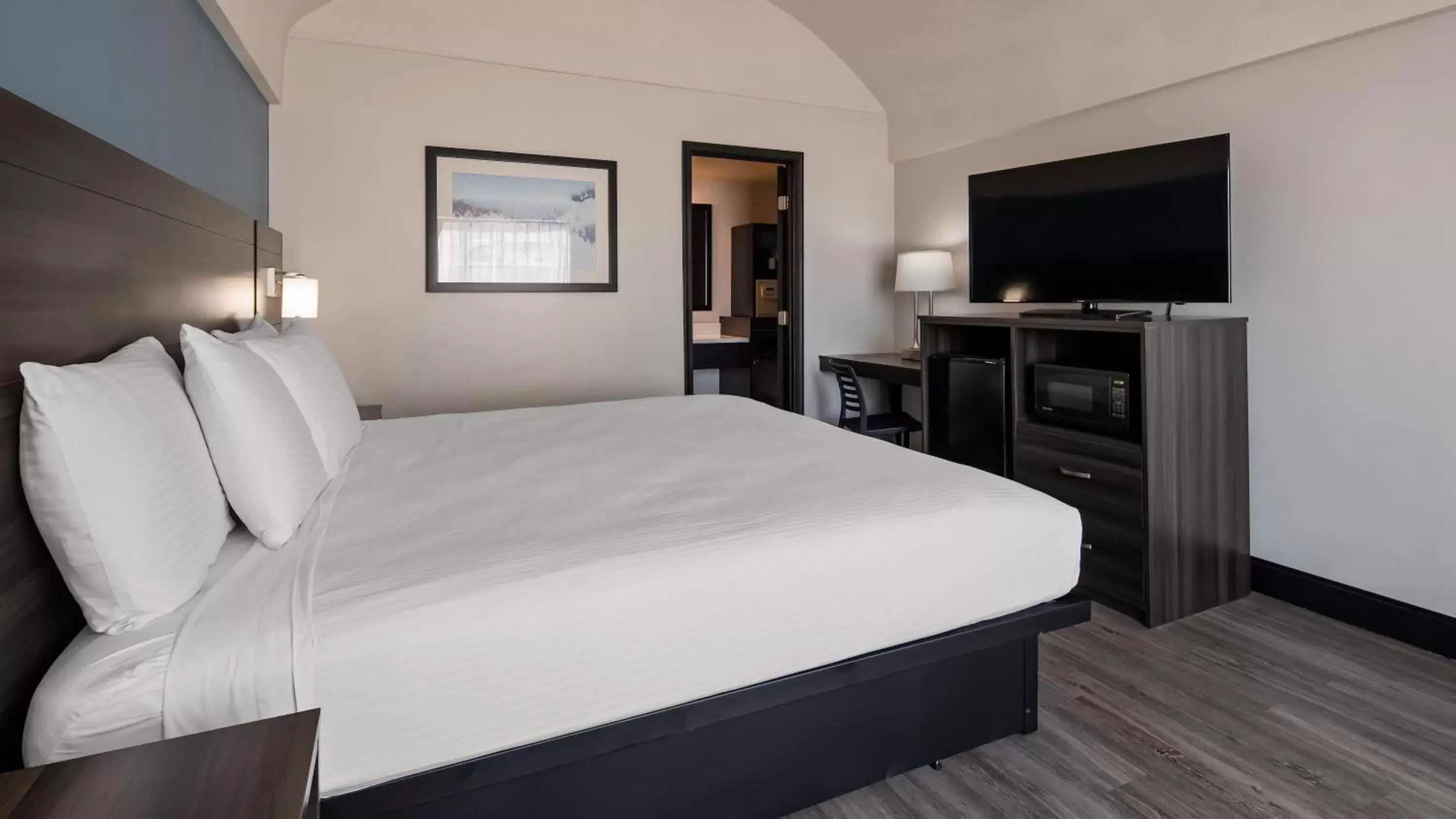 Bedroom, Bed in SureStay Hotel by Best Western Virginia Beach Royal Clipper