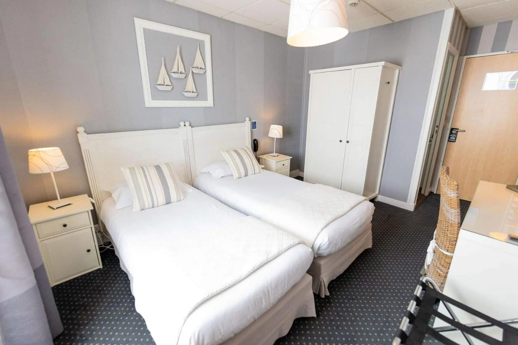 Bed in Cit'Hotel Normandy Hotel Pornichet La Baule