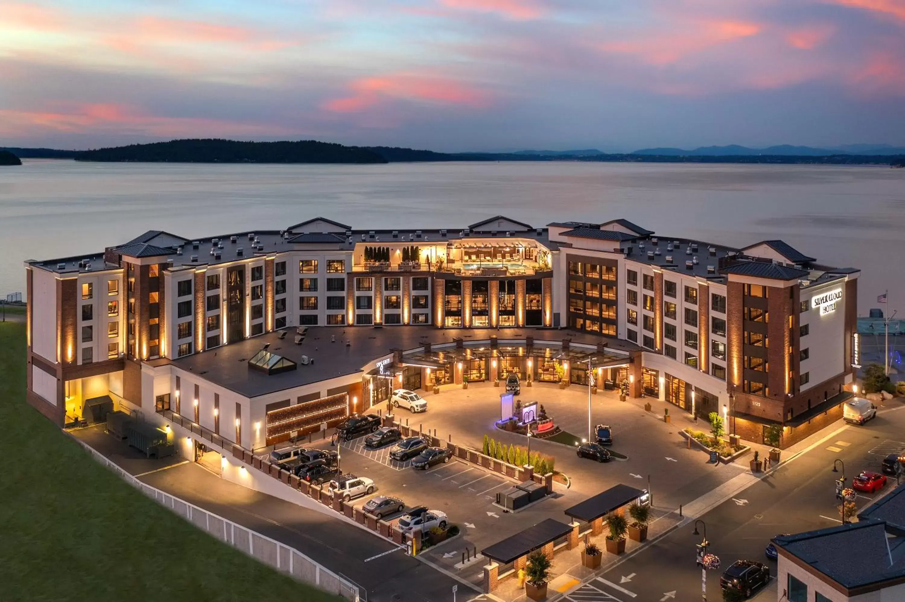Property building, Bird's-eye View in Silver Cloud Hotel Tacoma at Point Ruston Waterfront