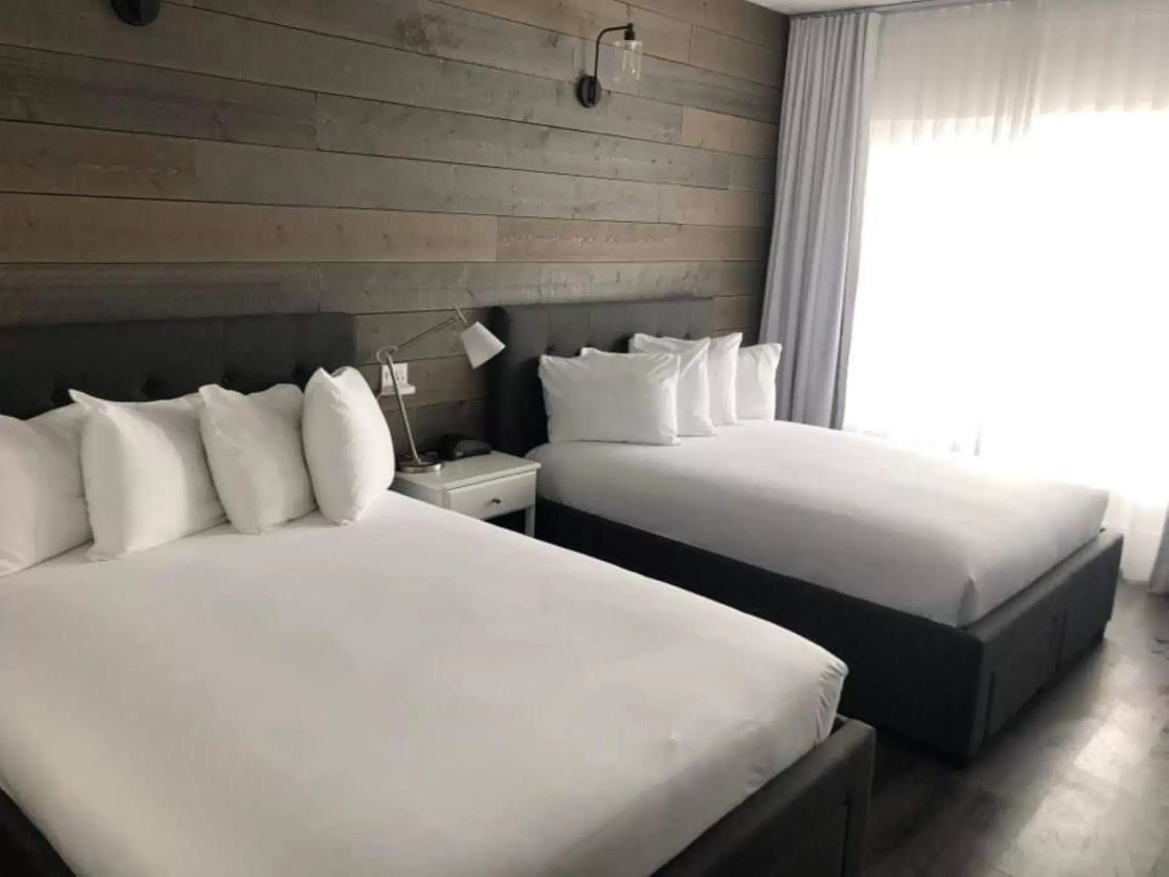 Bed in Hôtel Sept-Îles