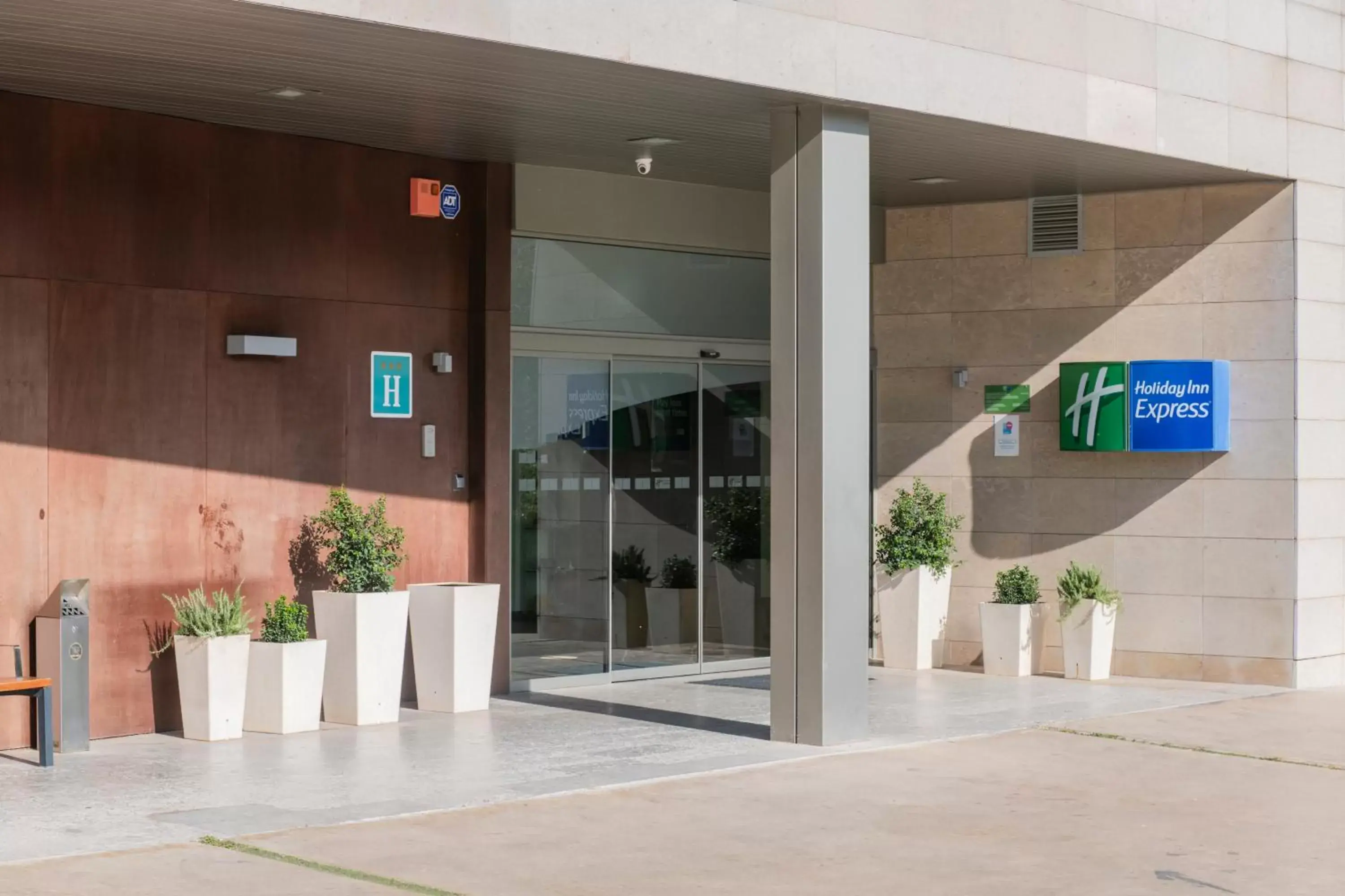 Facade/entrance in Holiday Inn Express Sant Cugat by IHG Facade/entrance in Holiday Inn Express Sant Cugat by IHG