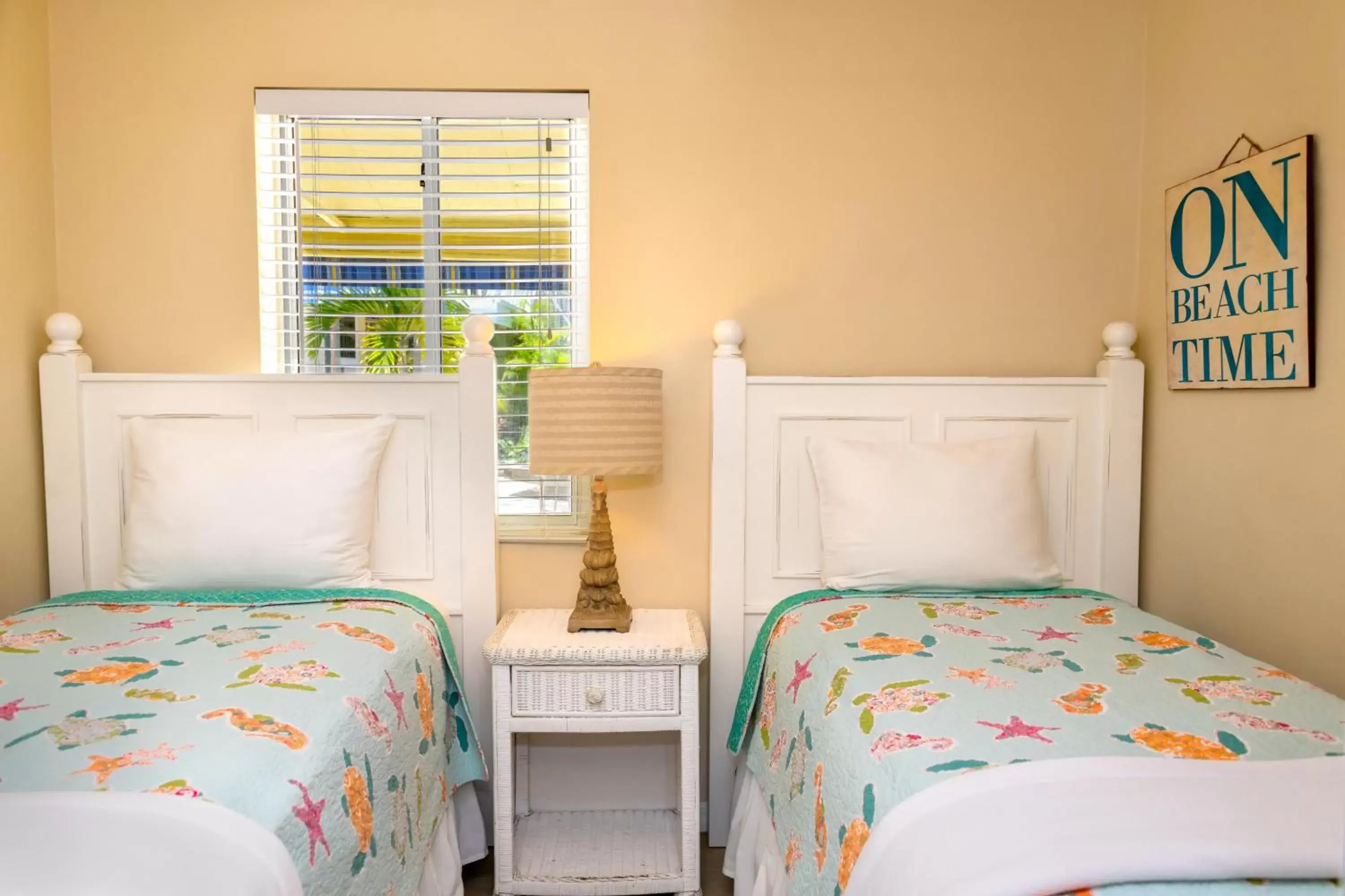 Bed in Cedar Cove Resort & Cottages