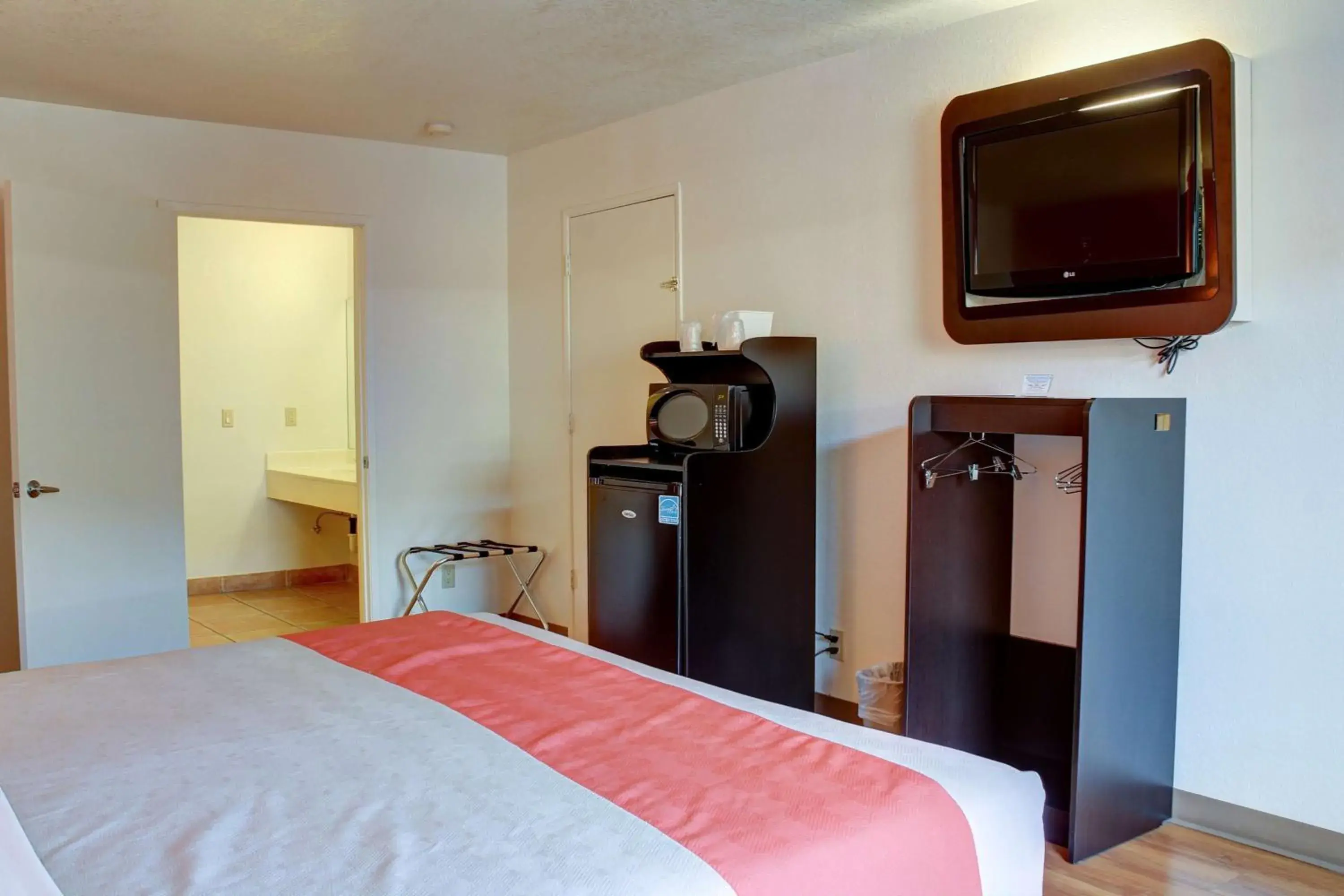 TV and multimedia, TV/Entertainment Center in Motel 6-Bishop, CA