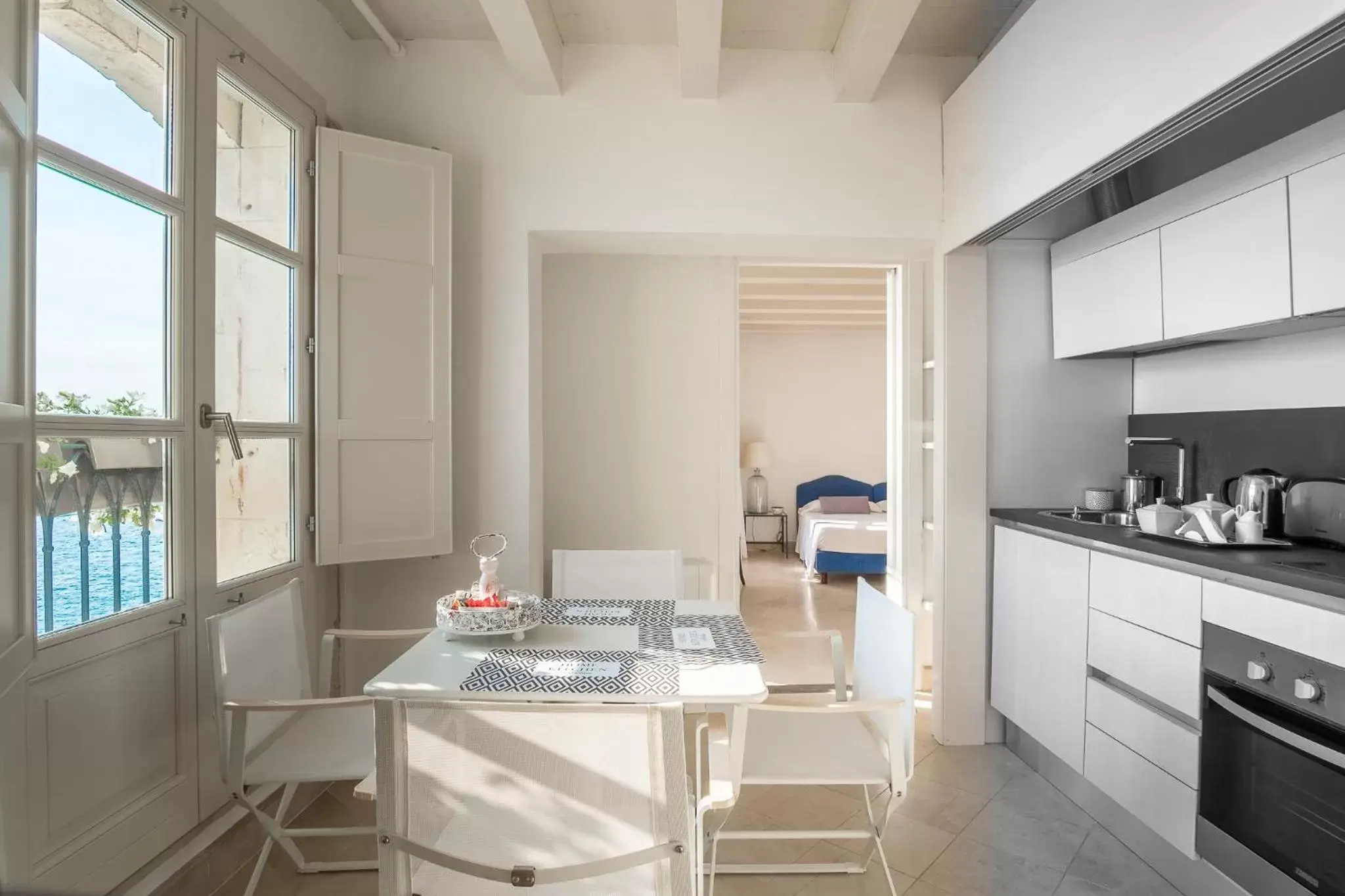 Dining area, Kitchen/Kitchenette in Palazzo Alfeo Aparthotel