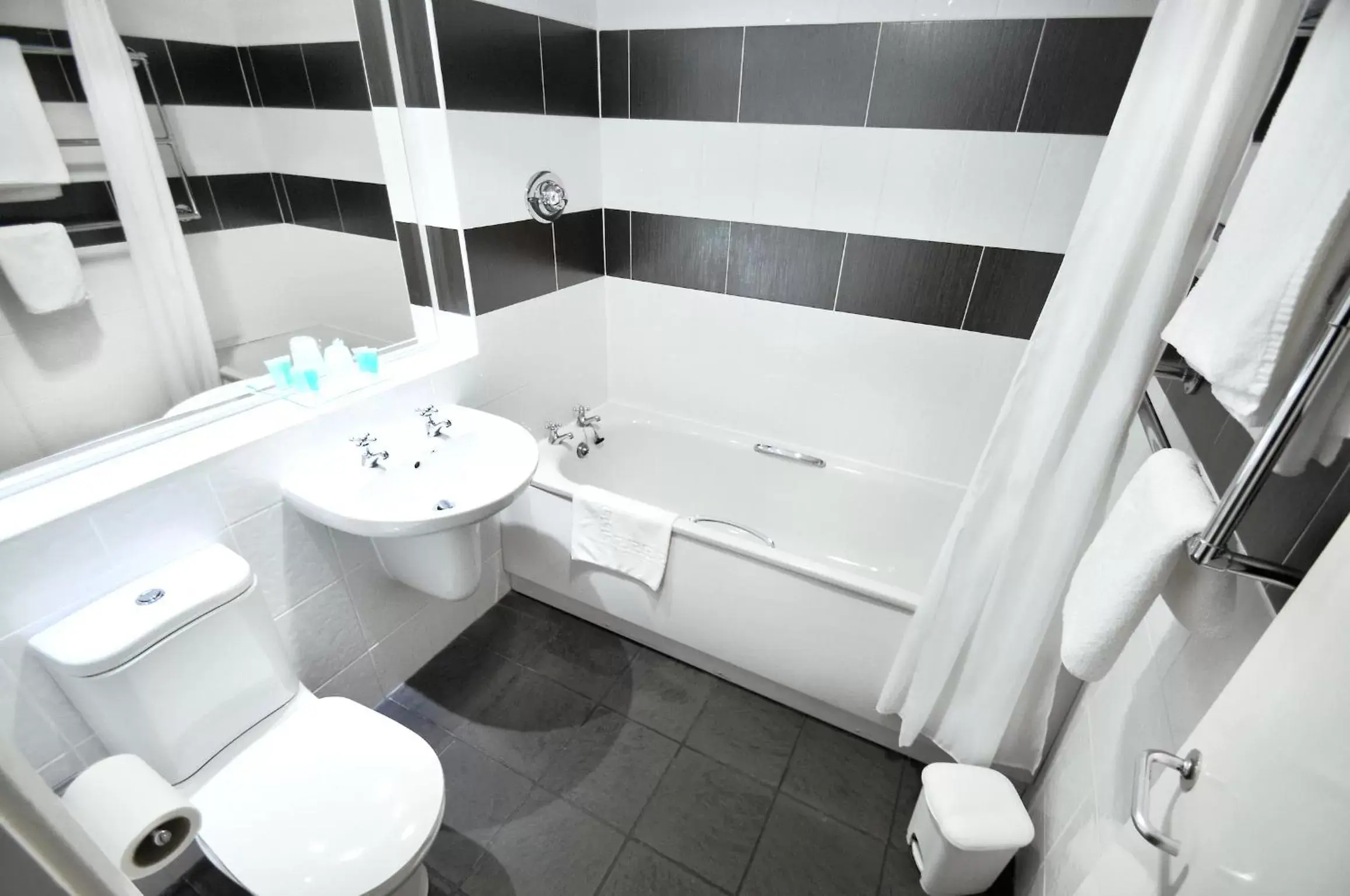 Bathroom in Alma Lodge Hotel