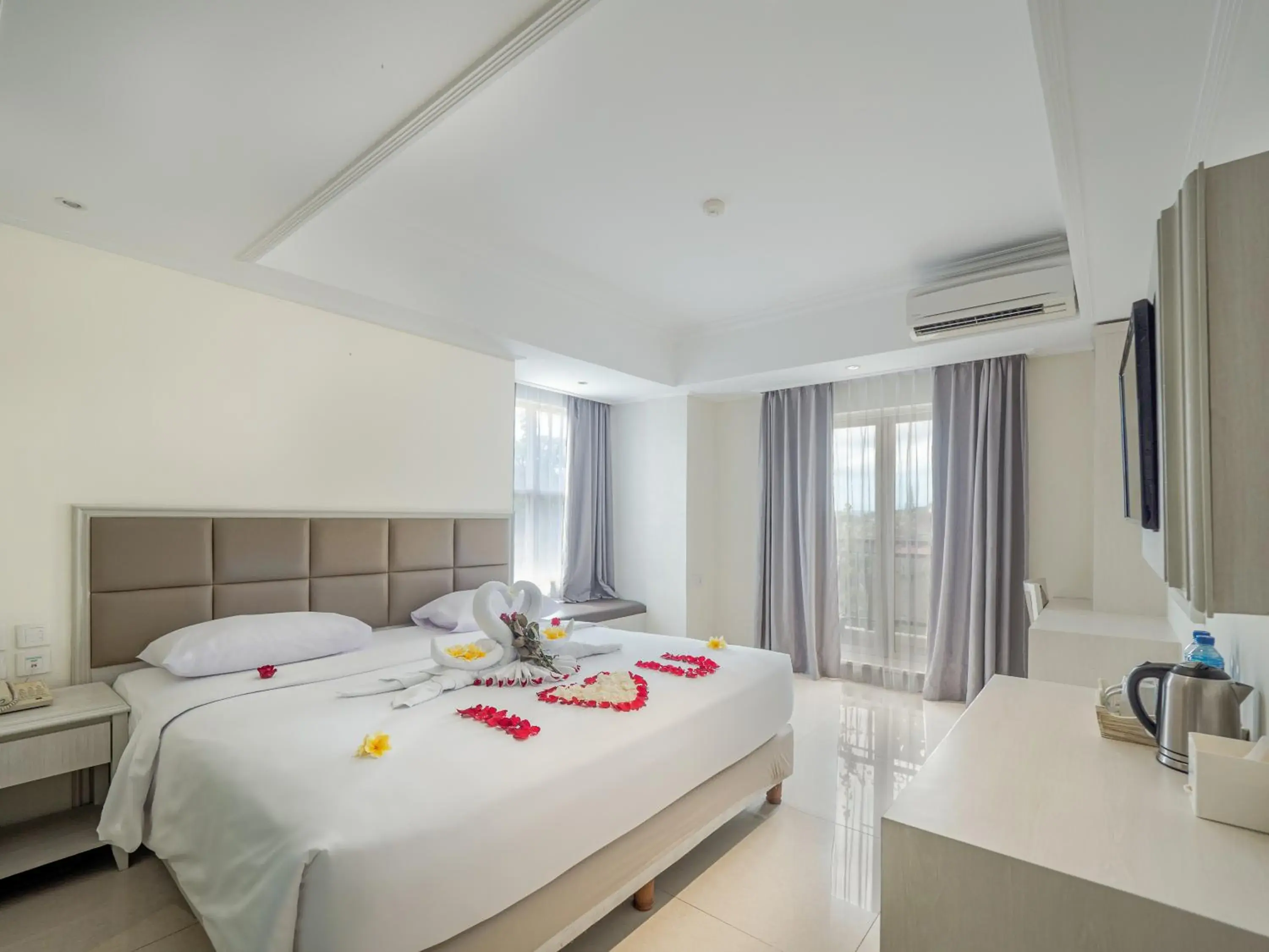 Bed in Alron Hotel Kuta Powered by Archipelago